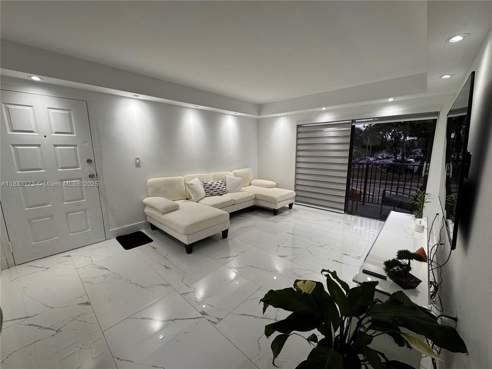 7135 NW 179th St #211, Hialeah, Florida image 7