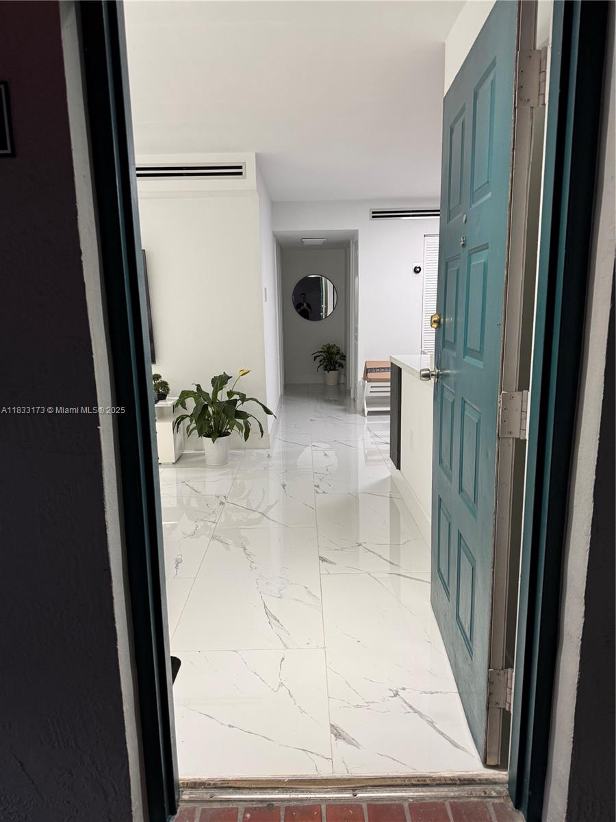 7135 NW 179th St #211, Hialeah, Florida image 9