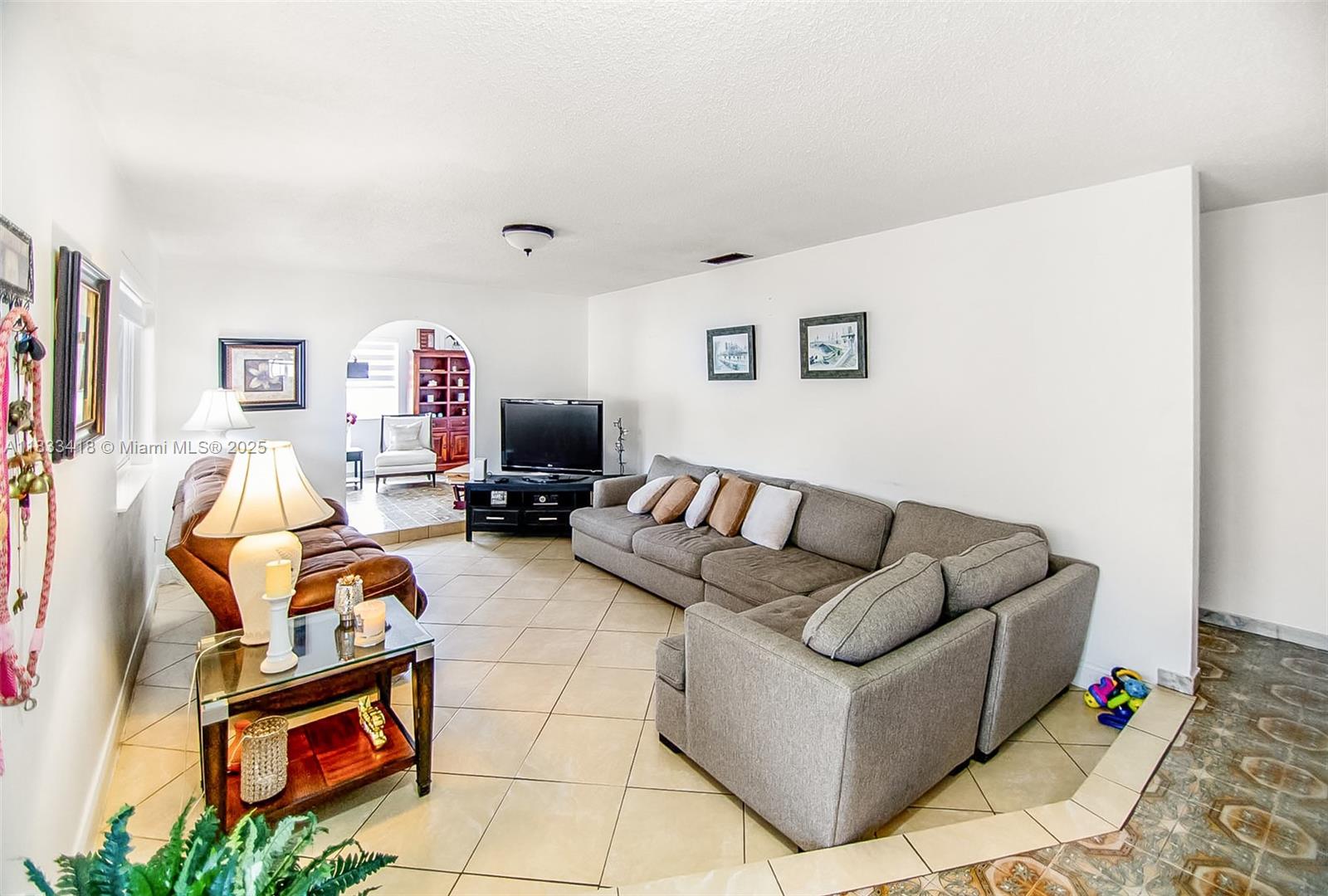10721 SW 38th St, Miami, Florida image 2