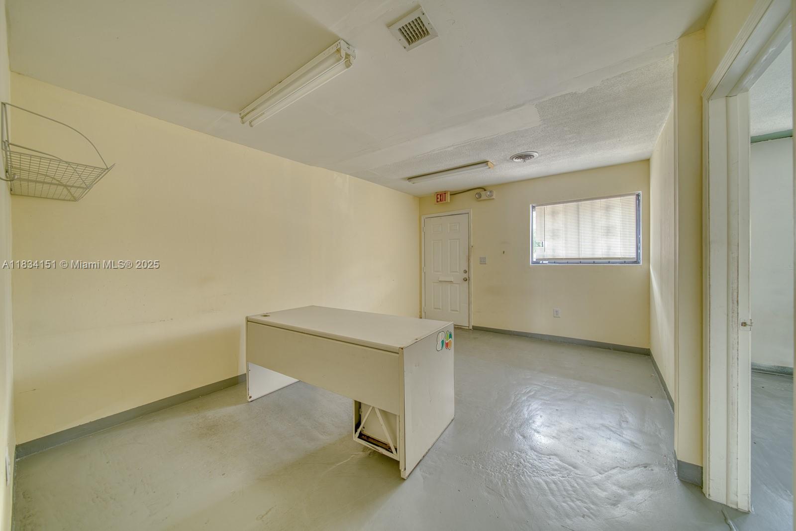 2,500 SF Flex Space For Rent In North Miami Beach