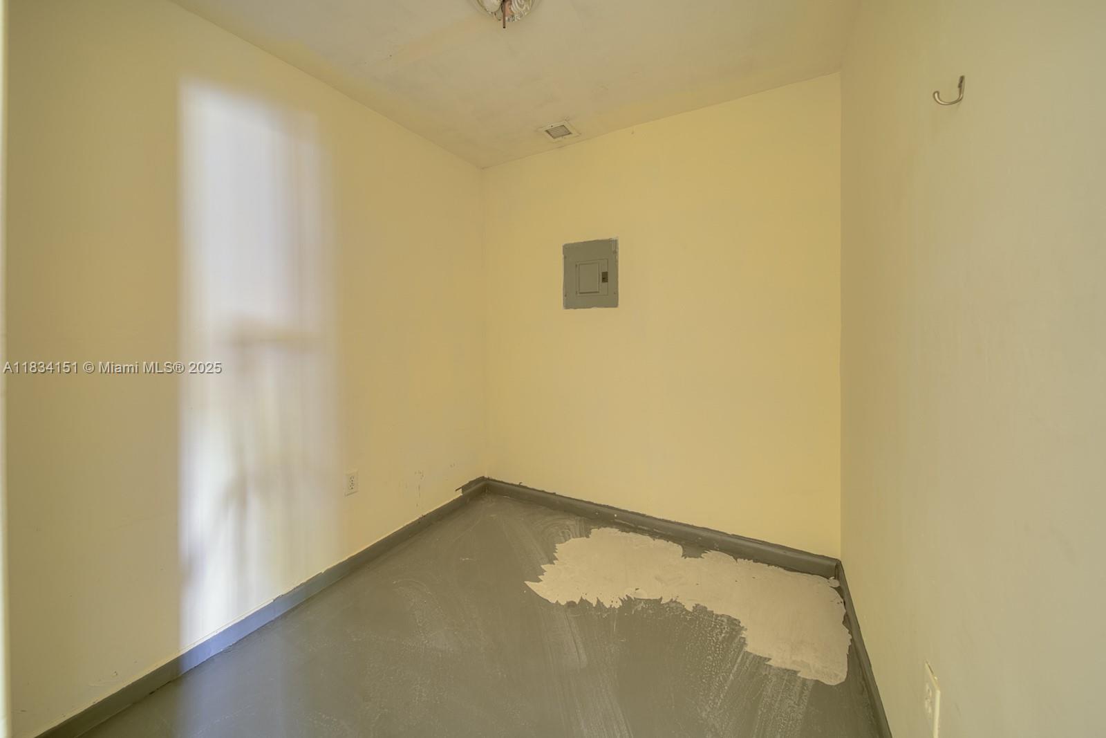 2,500 SF Flex Space For Rent In North Miami Beach