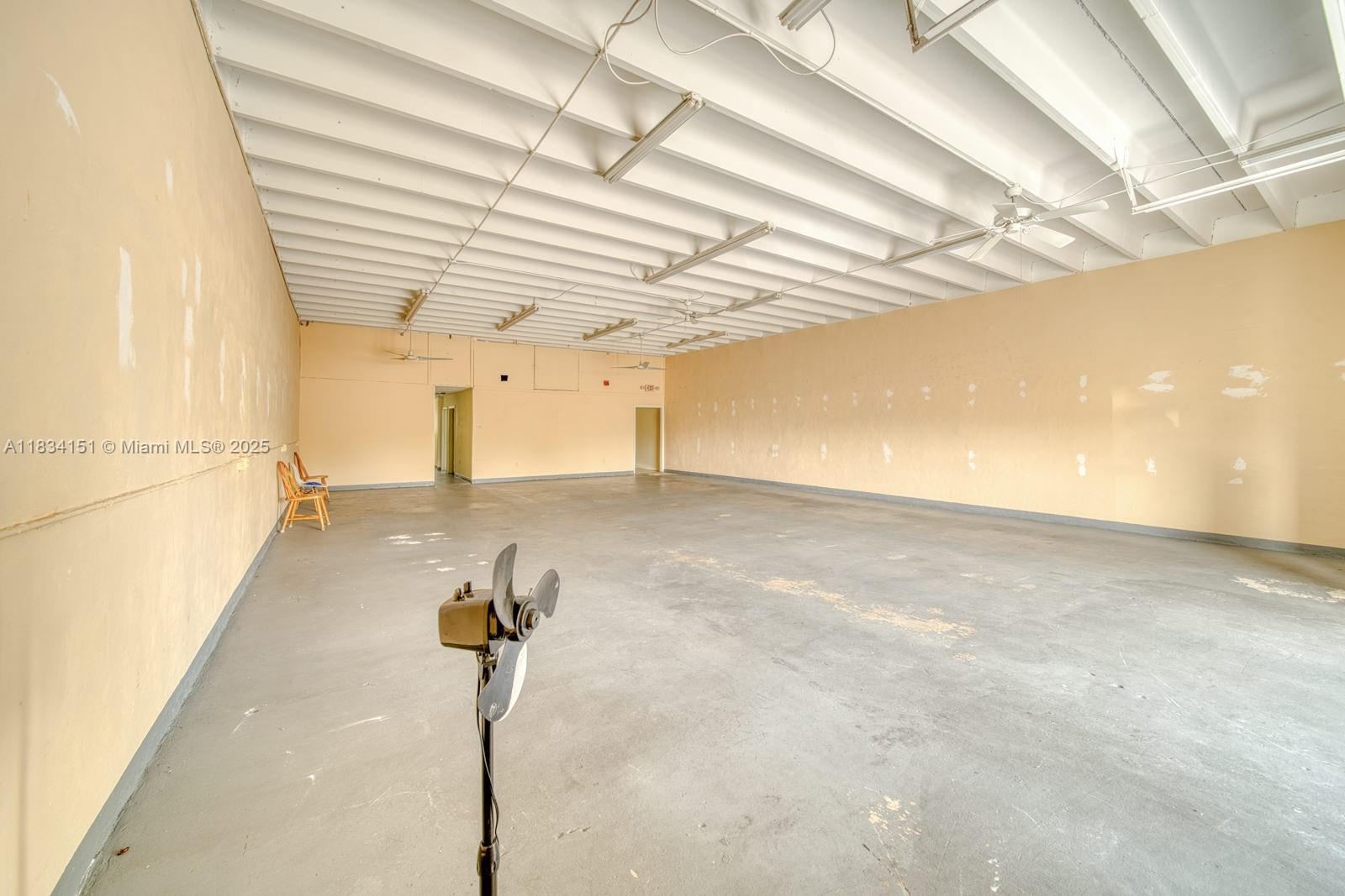 2,500 SF Flex Space For Rent In North Miami Beach