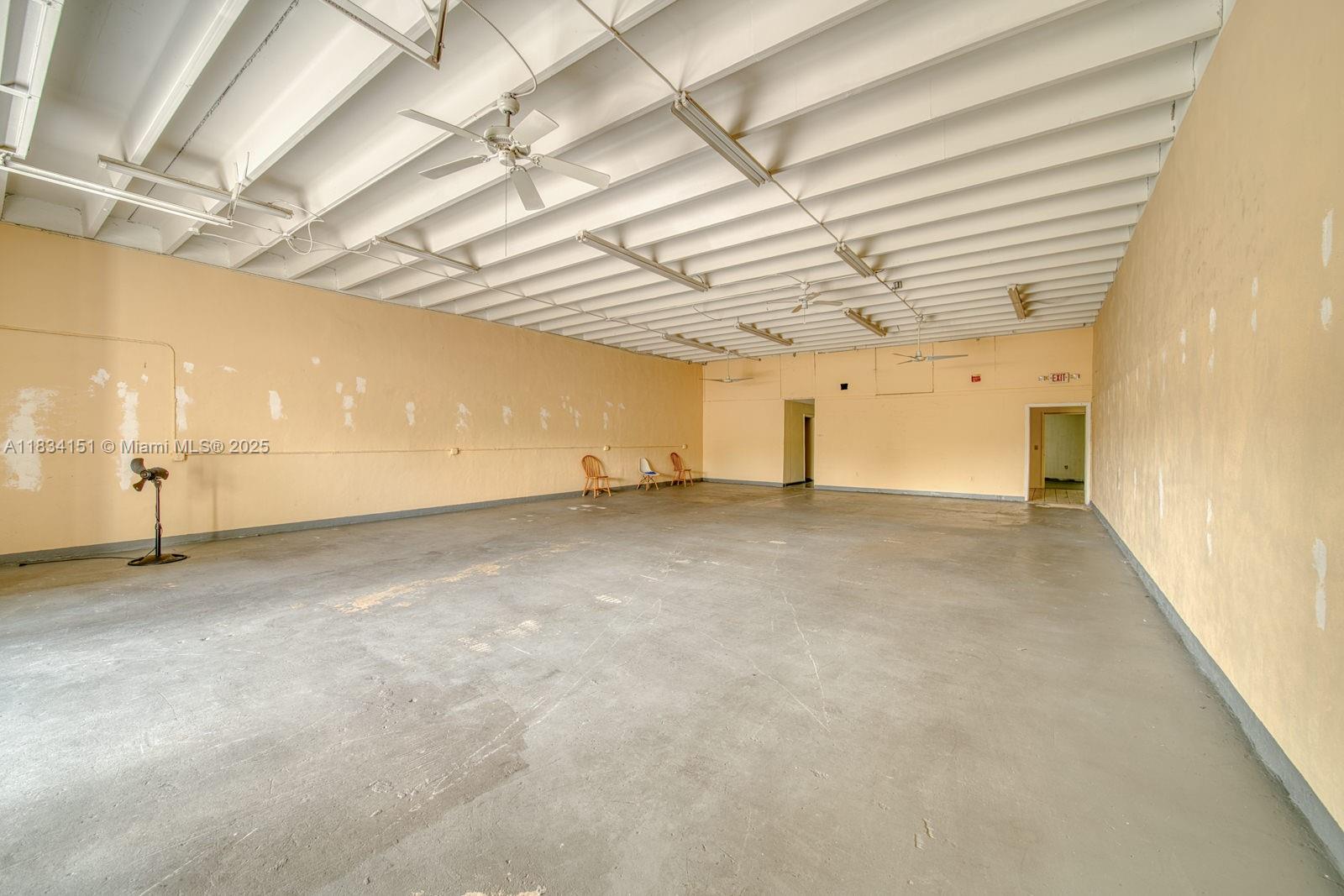 2,500 SF Flex Space For Rent In North Miami Beach