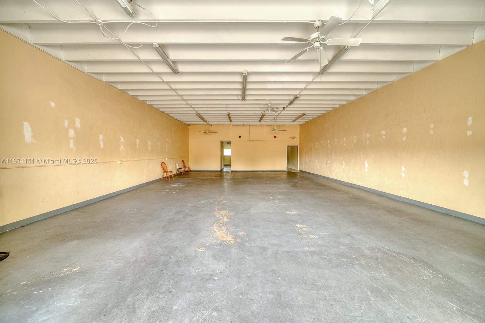 2,500 SF Flex Space For Rent In North Miami Beach