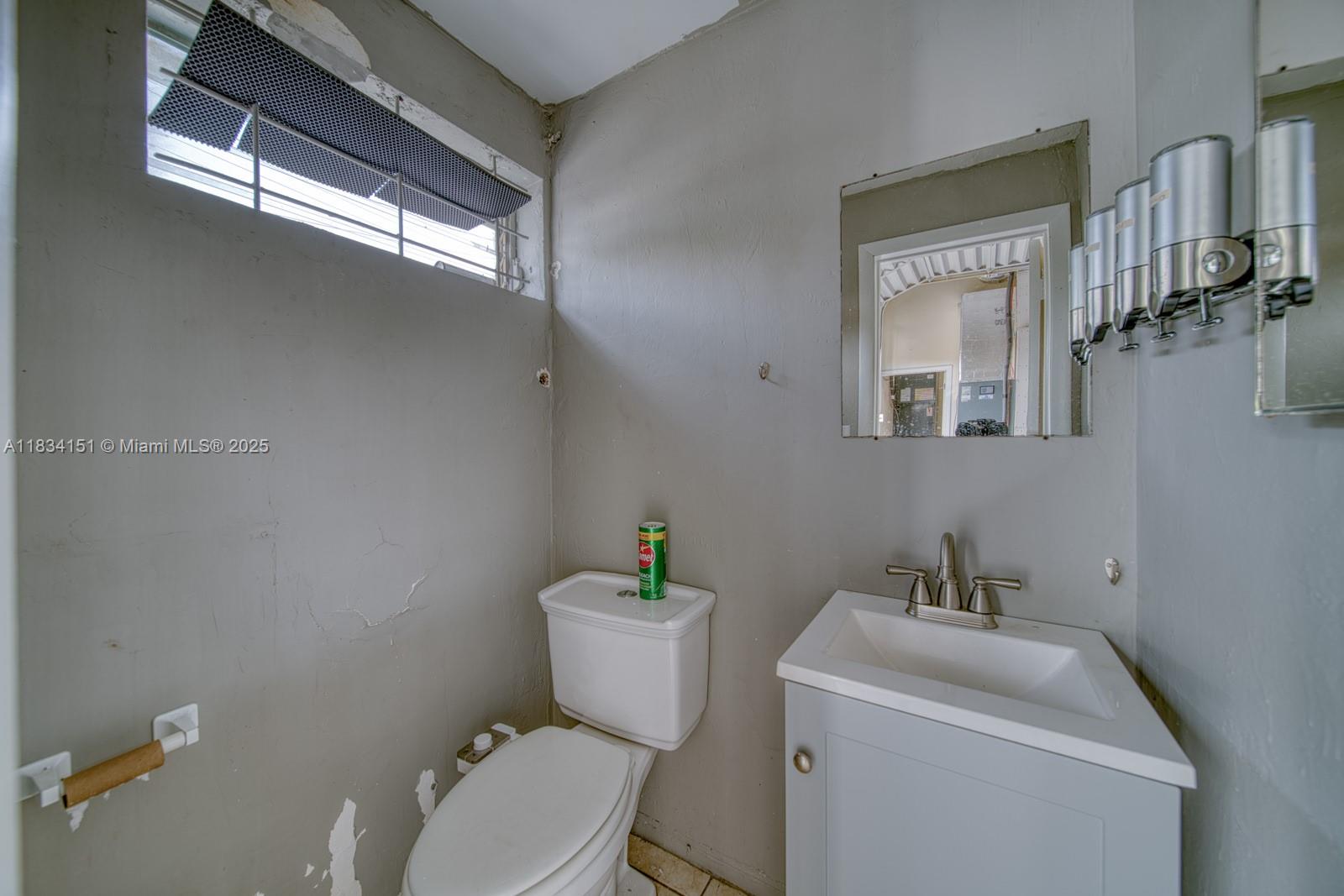 2,500 SF Flex Space For Rent In North Miami Beach