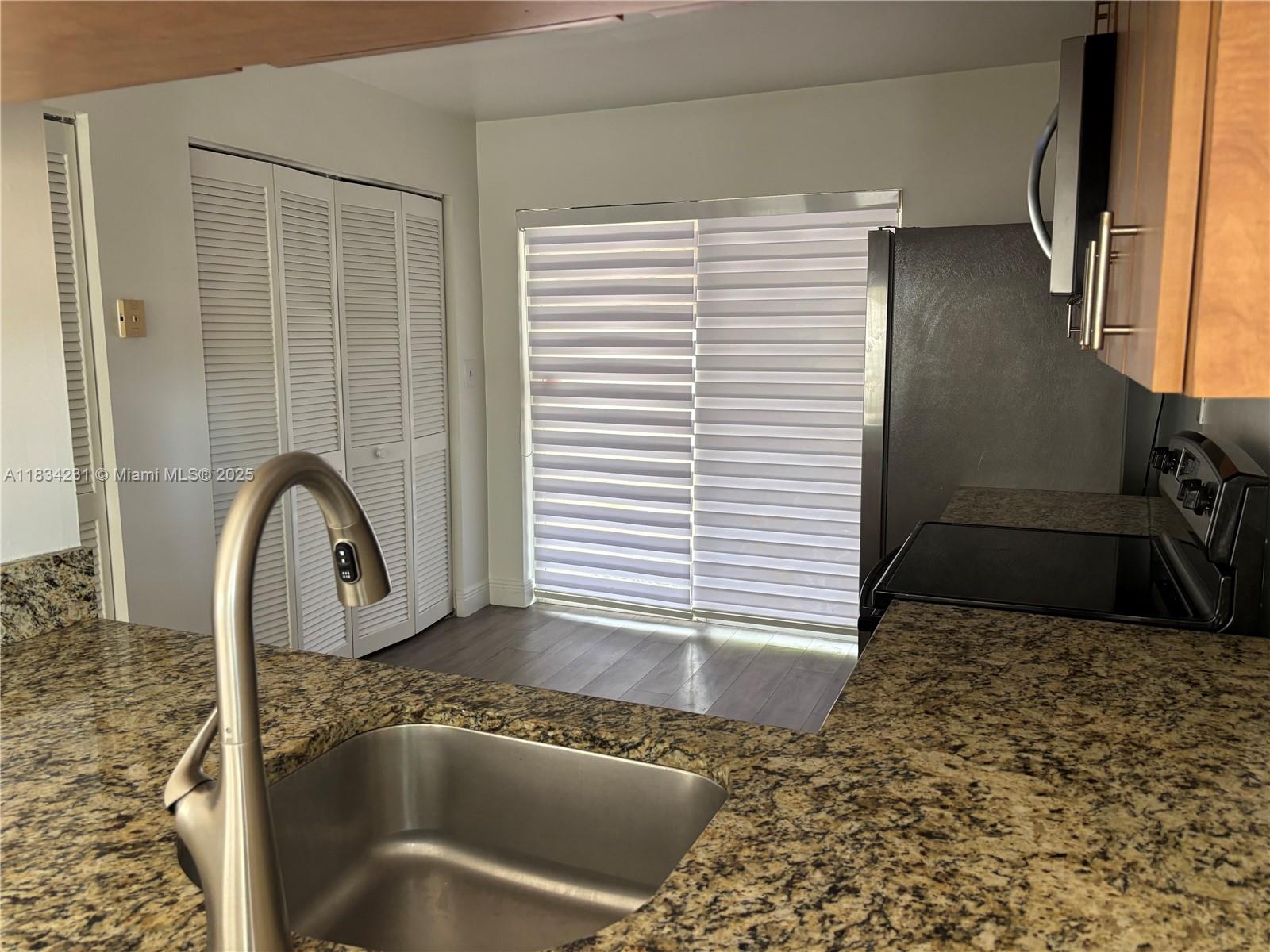 10234 NW 57th St, Doral, Florida image 18