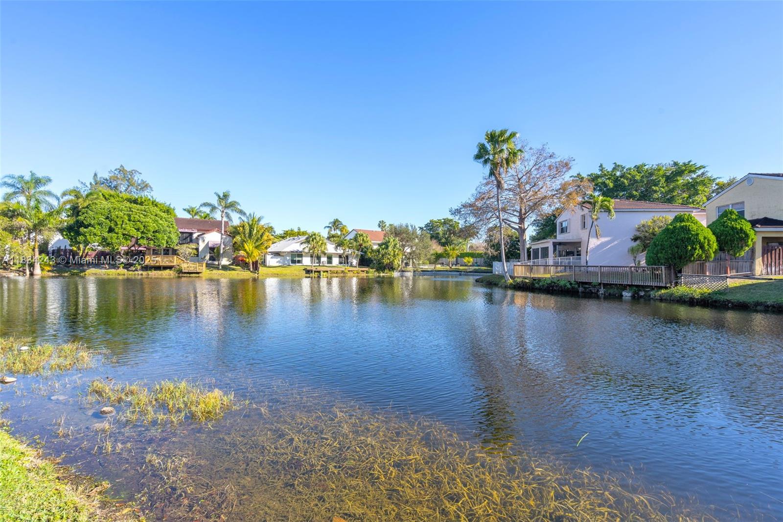 9825 Fairway Cove Ln, Plantation, Florida image 15