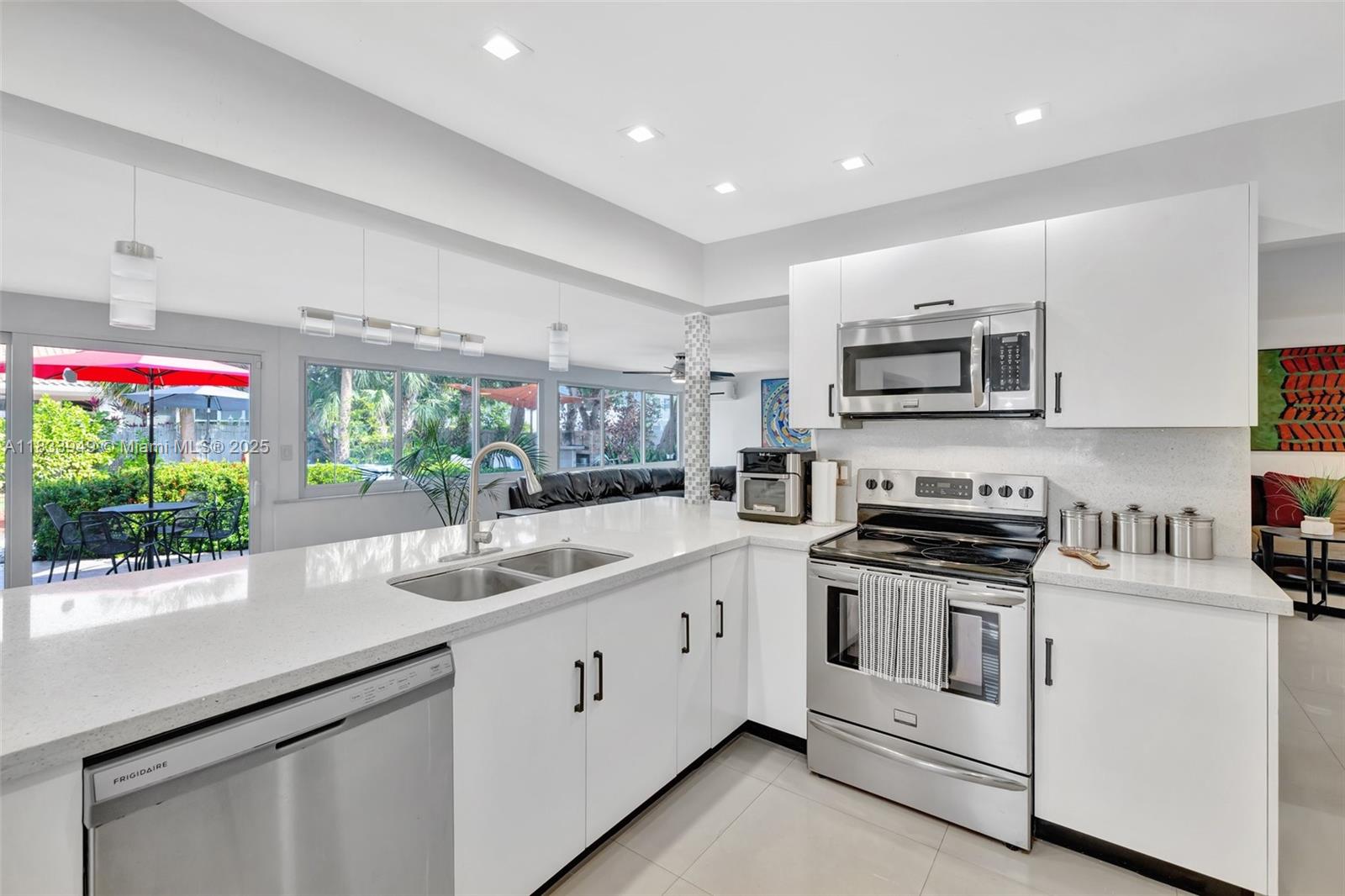 2261 NE 62ND ST, FORT LAUDERDALE, FL 33308  Photo 8