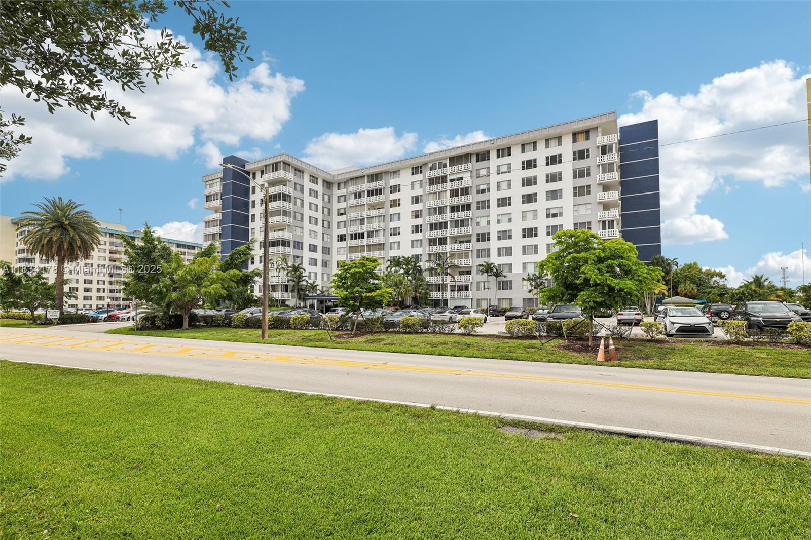 4350 Hillcrest Dr #303, Hollywood, Florida image 1