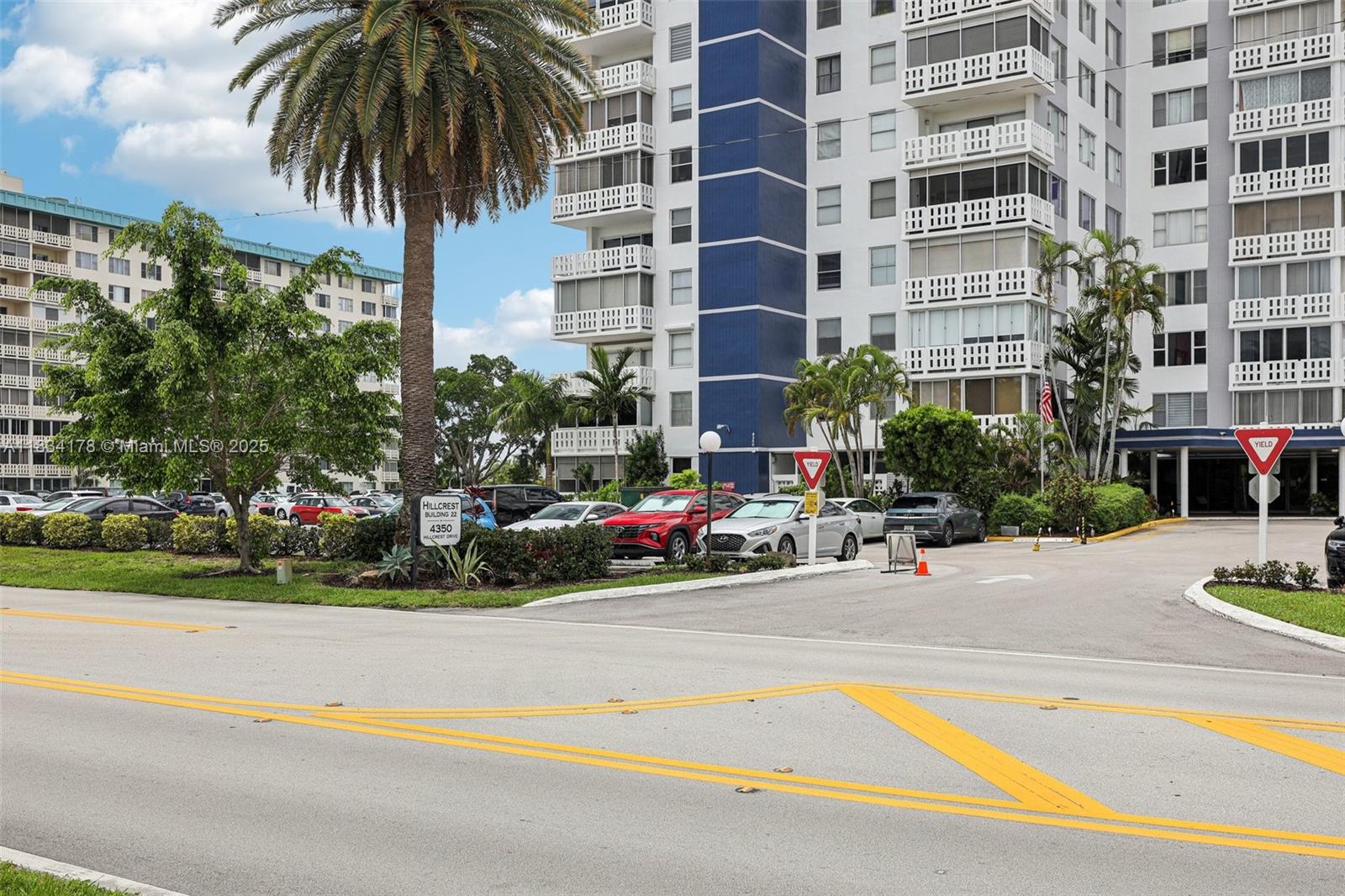 4350 Hillcrest Dr #303, Hollywood, Florida image 3