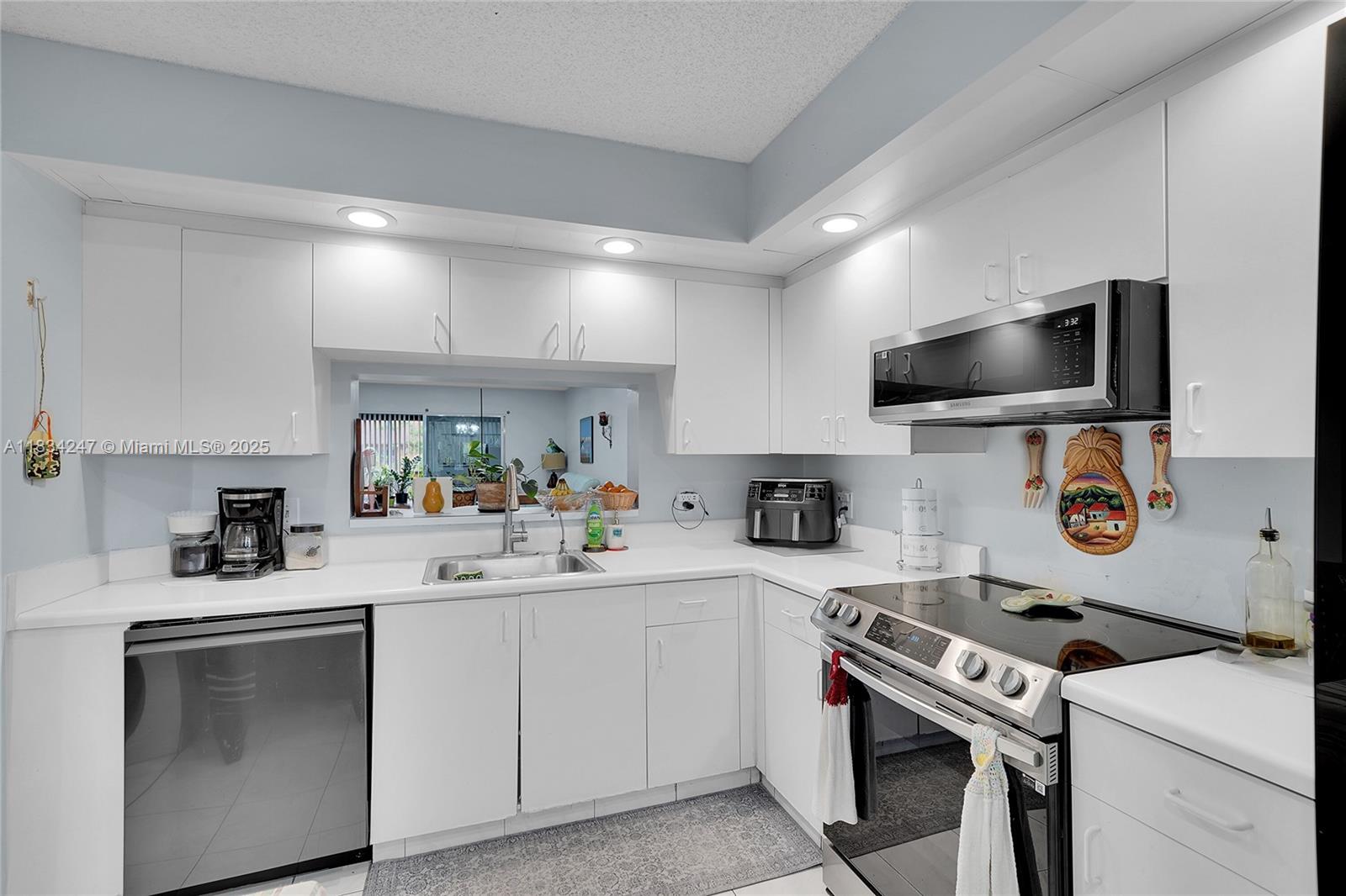 571 SW 142nd Ave #410O, Pembroke Pines, Florida image 10