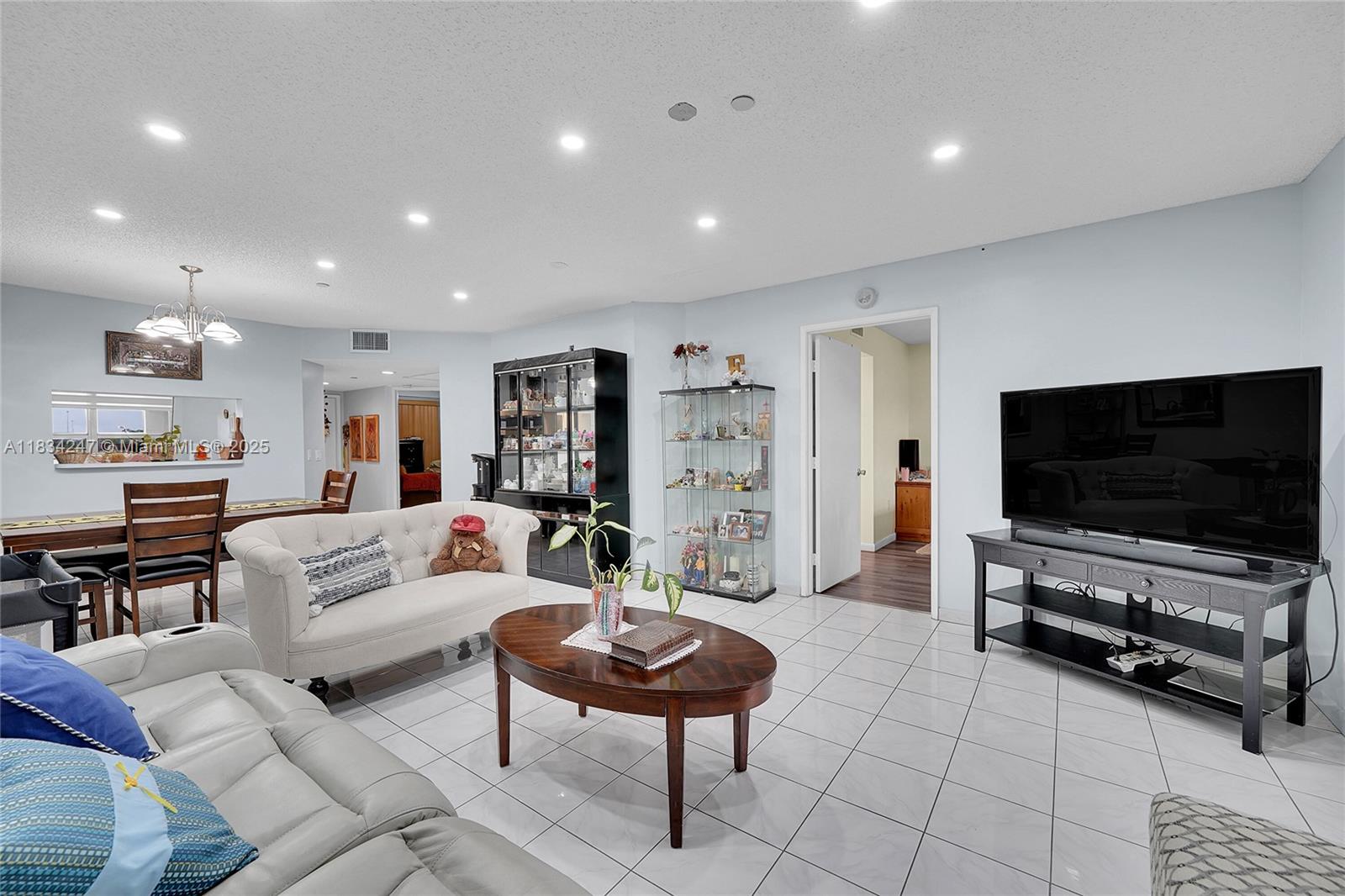 571 SW 142nd Ave #410O, Pembroke Pines, Florida image 18