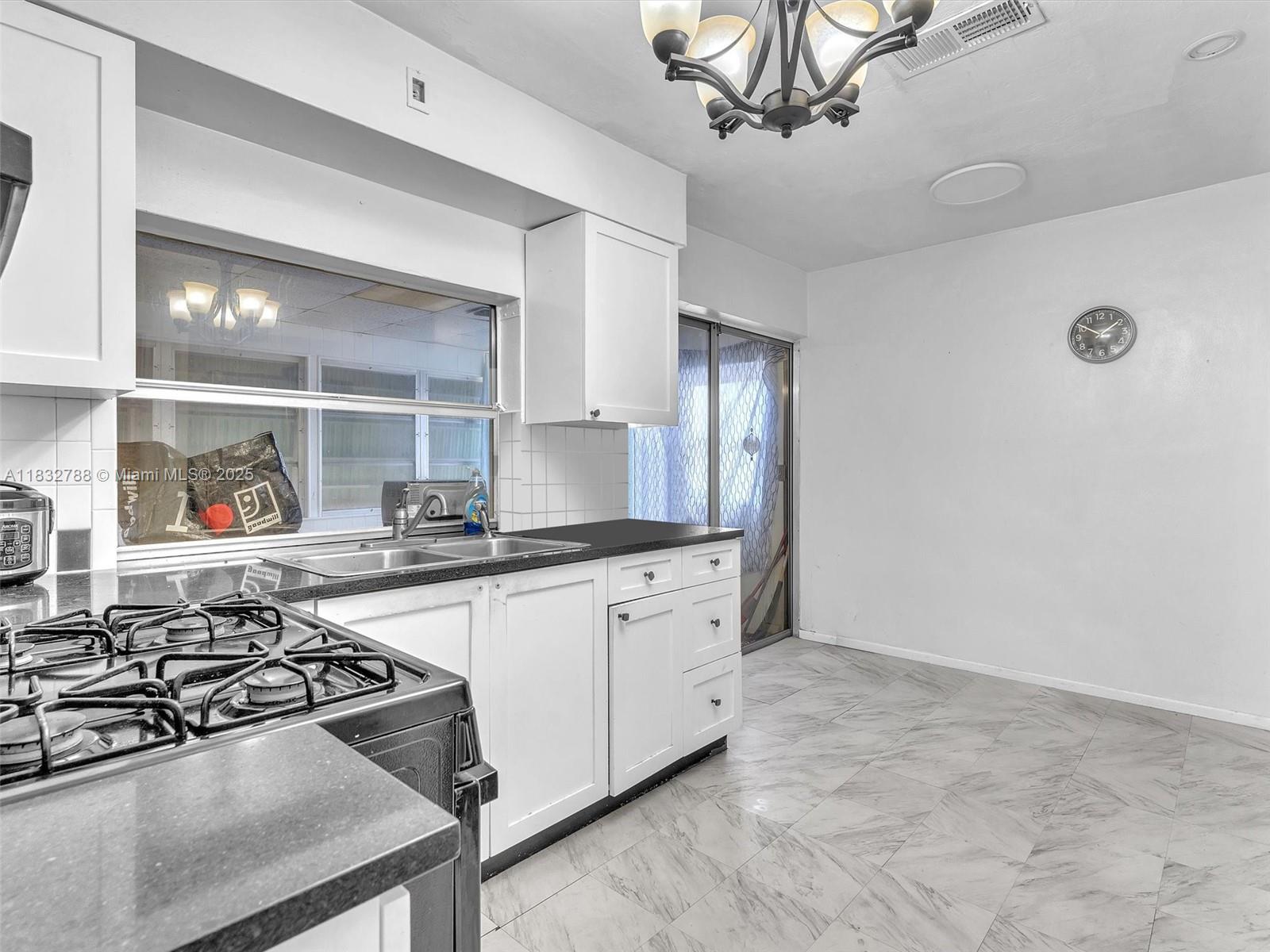 8363 NW 26th Pl, Sunrise, Florida image 12