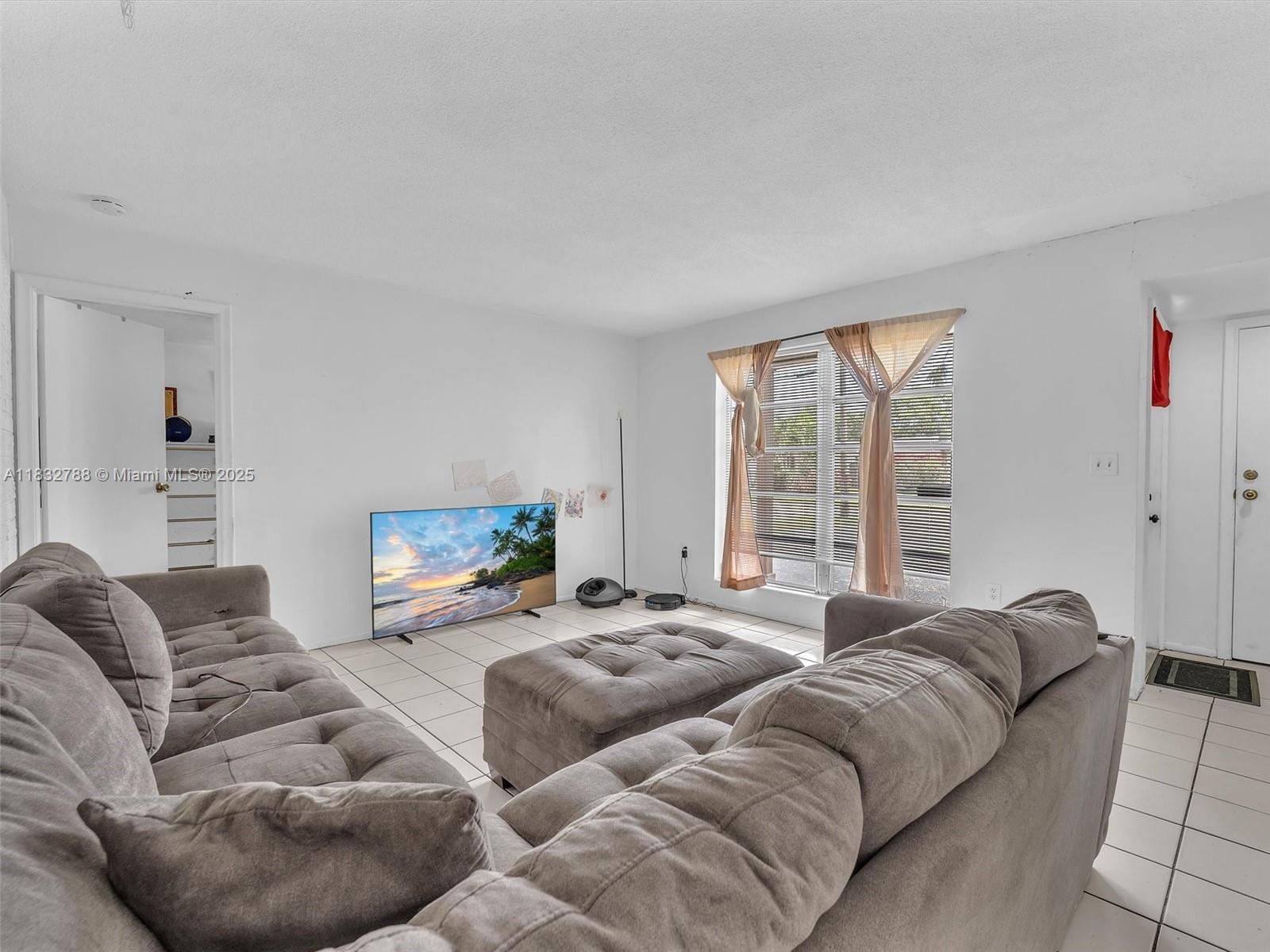 8363 NW 26th Pl, Sunrise, Florida image 4