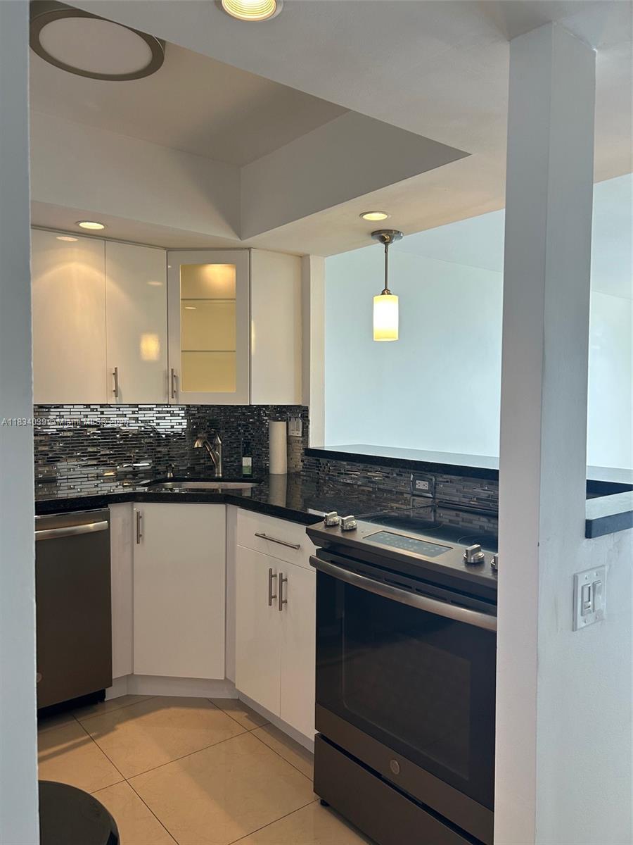 2001 ATLANTIC SHORES BLVD #516, HALLANDALE BEACH, FL 33009  Photo 4