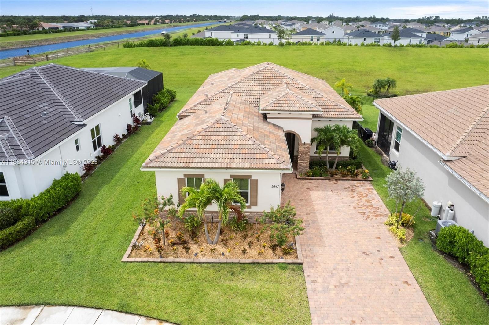 9247 SW Miracoli Way, Port Saint Lucie, Florida image 2