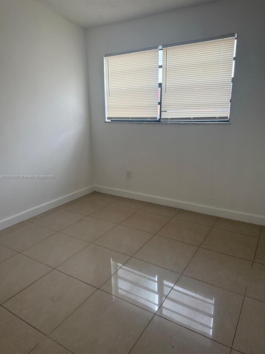 2225 W 53rd Pl #2225, Hialeah, Florida image 2