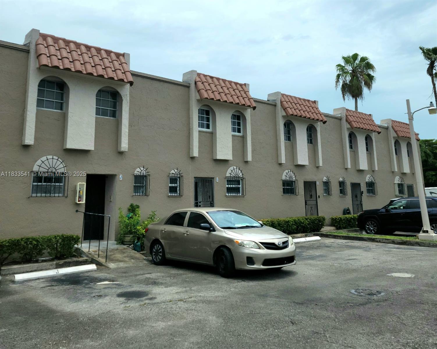 11 Olive Dr #J, Hialeah, Florida image 1