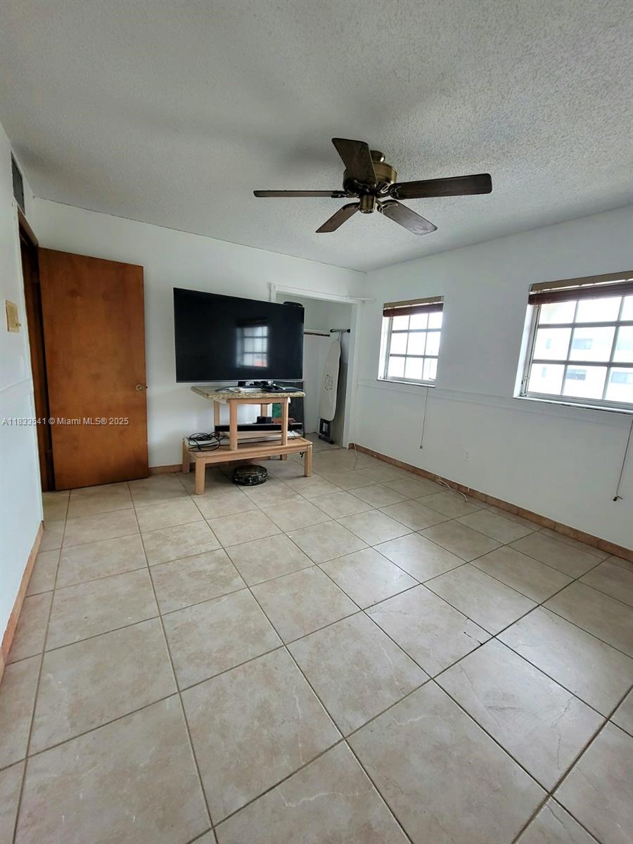 11 Olive Dr #J, Hialeah, Florida image 11