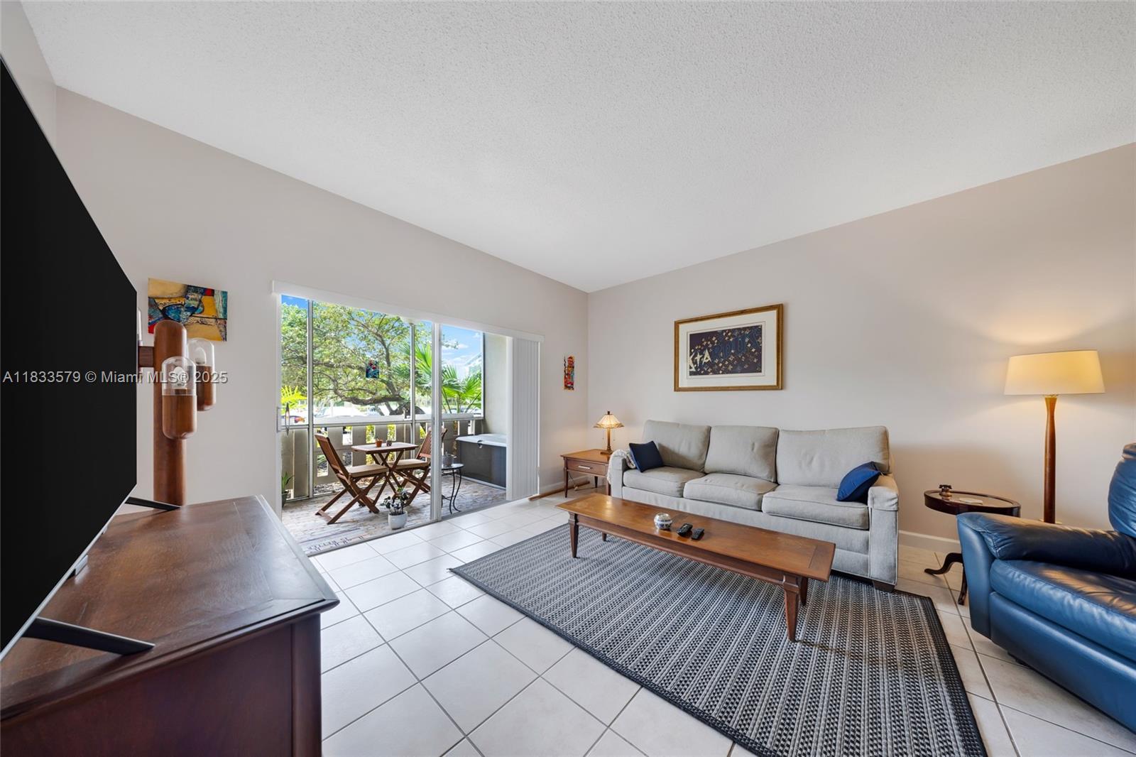 4330 Hillcrest Dr #104, Hollywood, Florida image 4