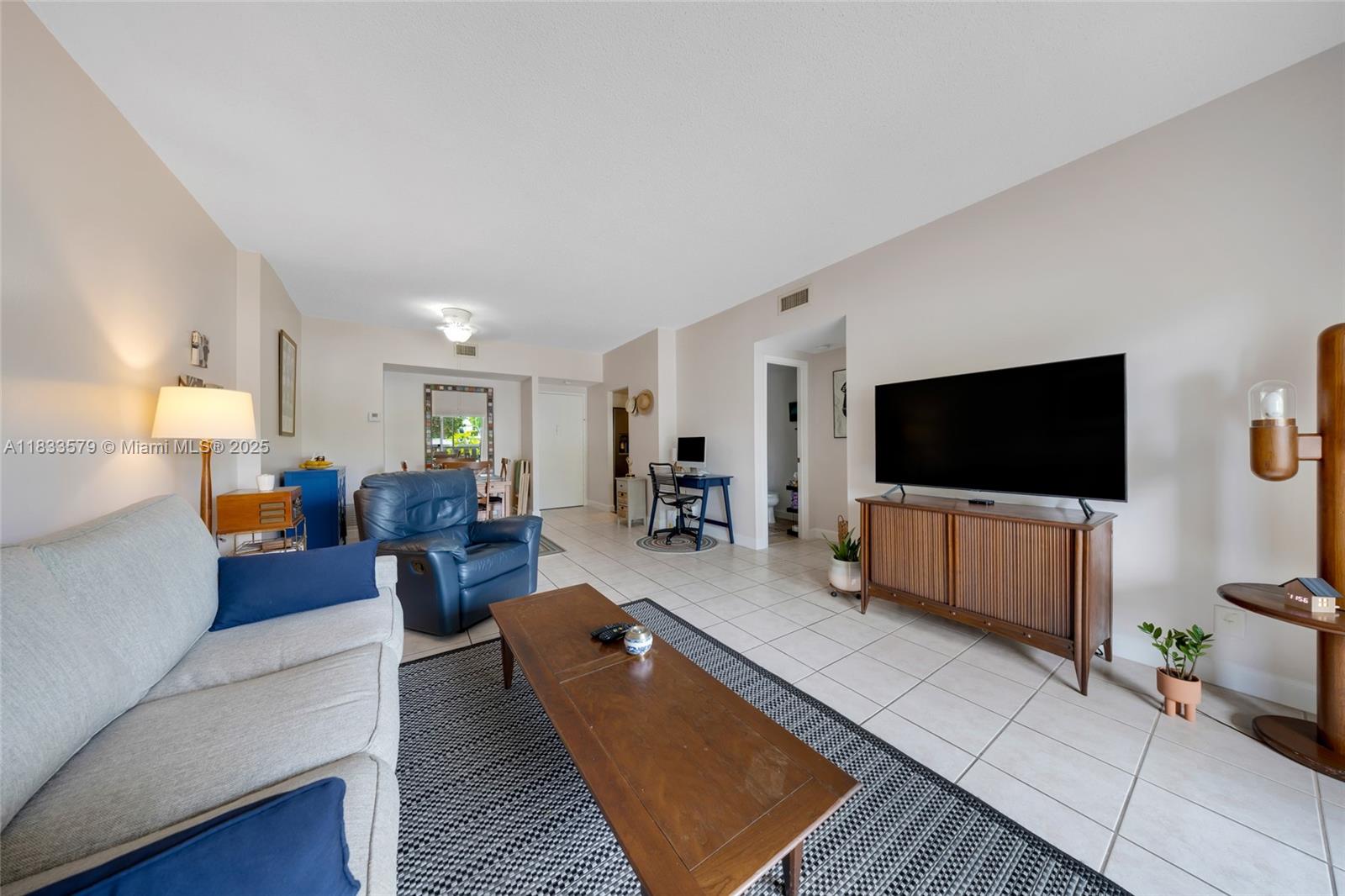 4330 Hillcrest Dr #104, Hollywood, Florida image 6
