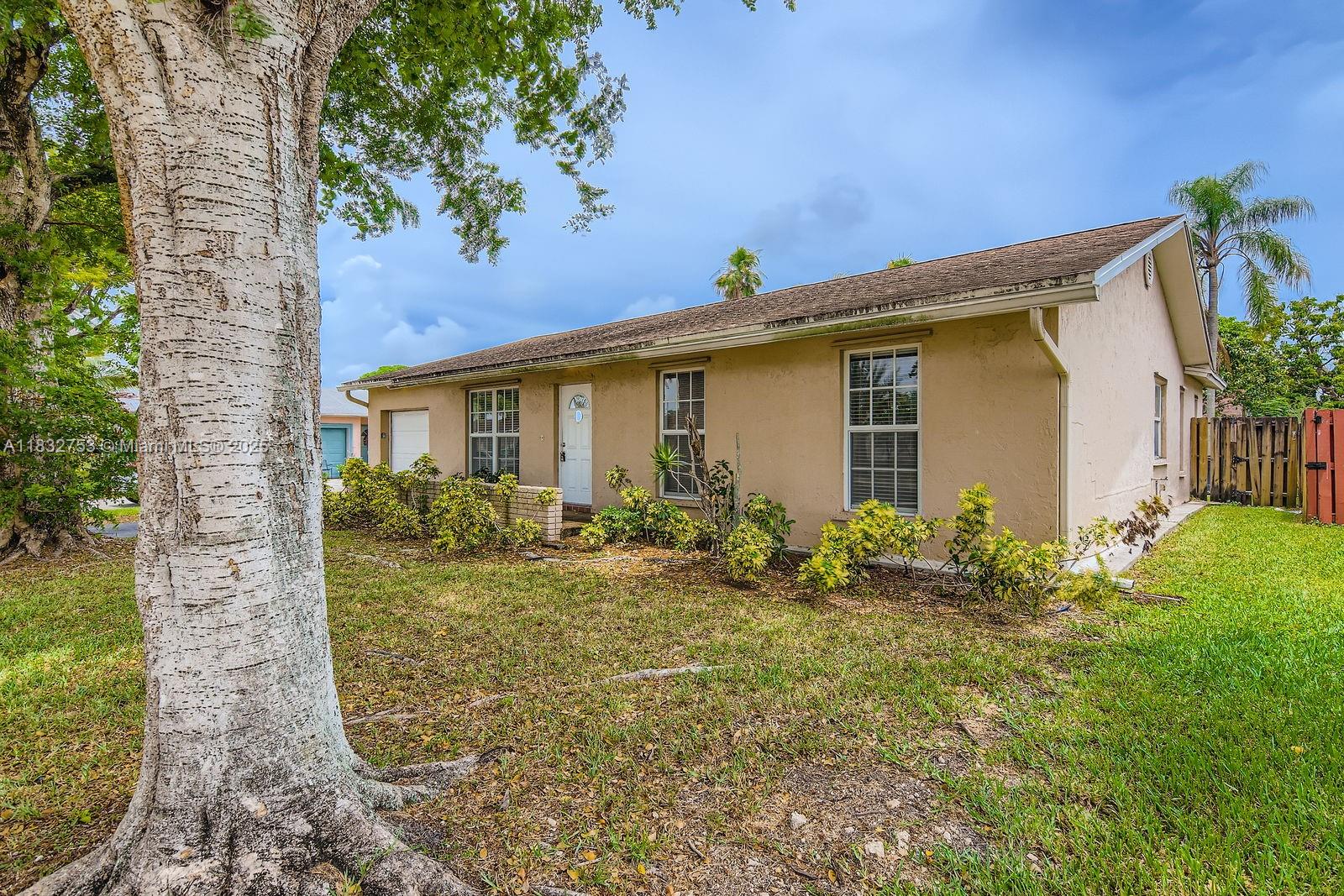 11035 NW 27th St, Sunrise, Florida image 1