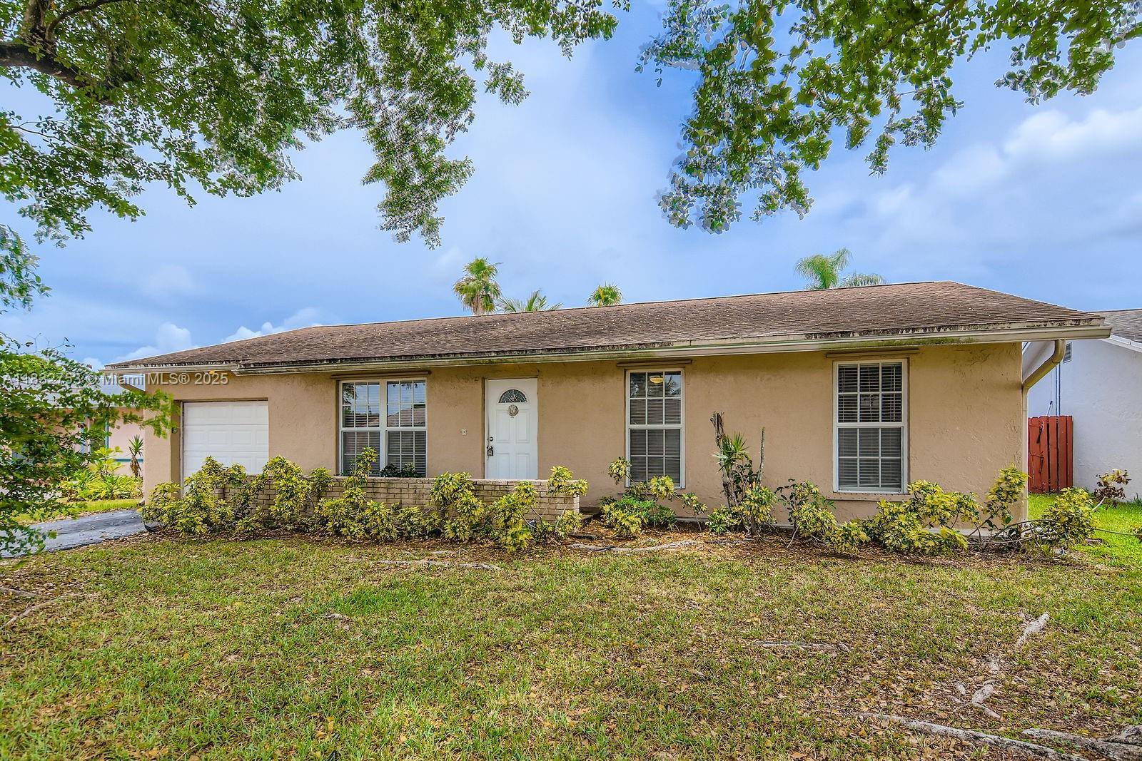 11035 NW 27th St, Sunrise, Florida image 2
