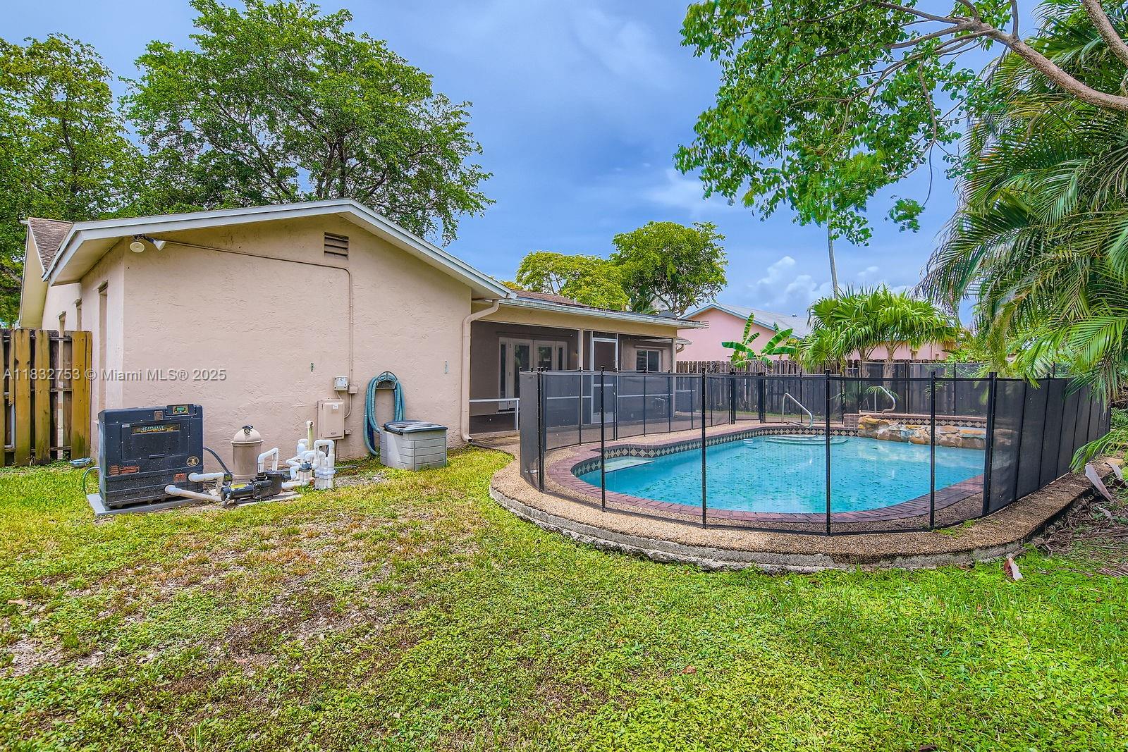 11035 NW 27th St, Sunrise, Florida image 28