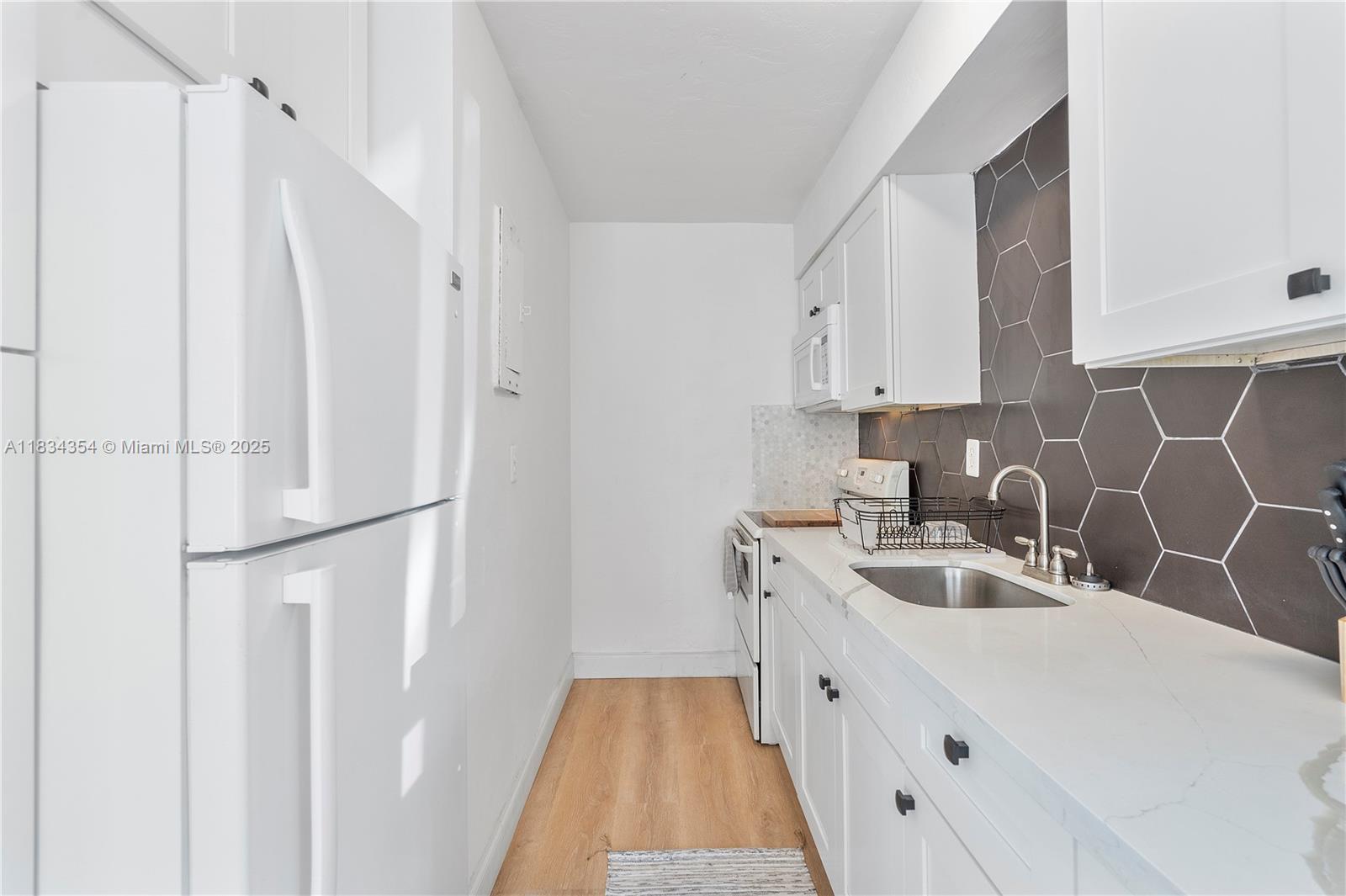 2380 NE 137th St, North Miami Beach, Florida image 16