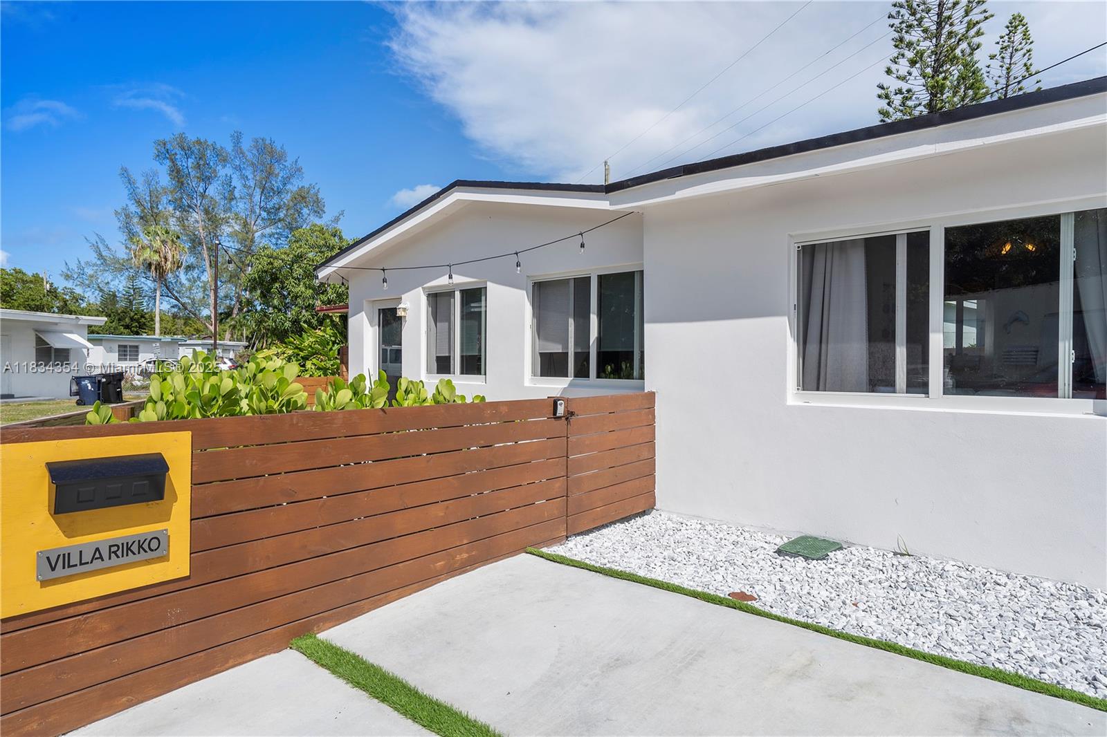 2380 NE 137th St, North Miami Beach, Florida image 4