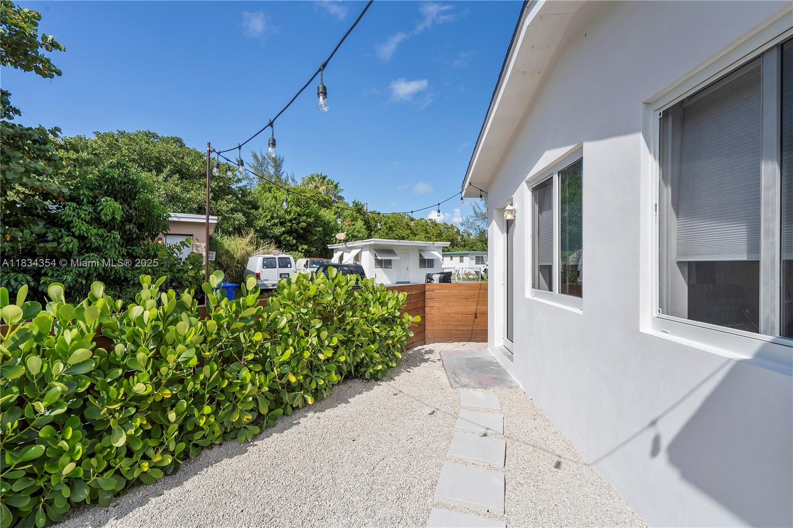 2380 NE 137th St, North Miami Beach, Florida image 8