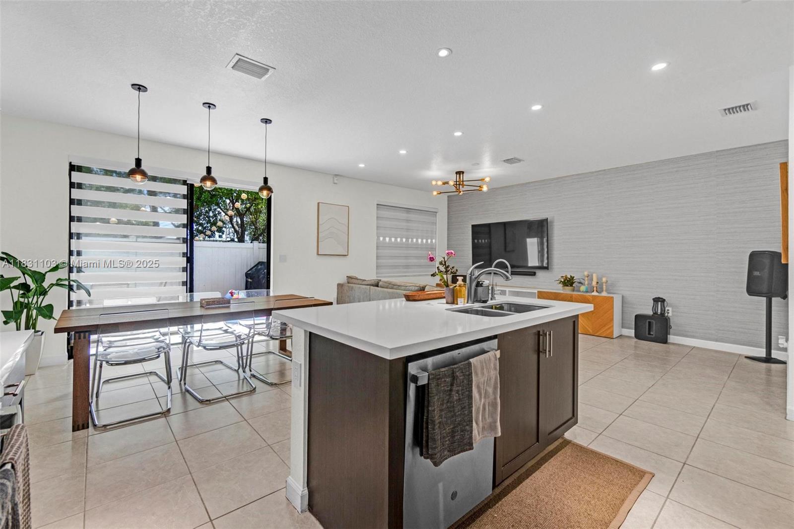 10021 W 32nd Ln, Hialeah, Florida image 9