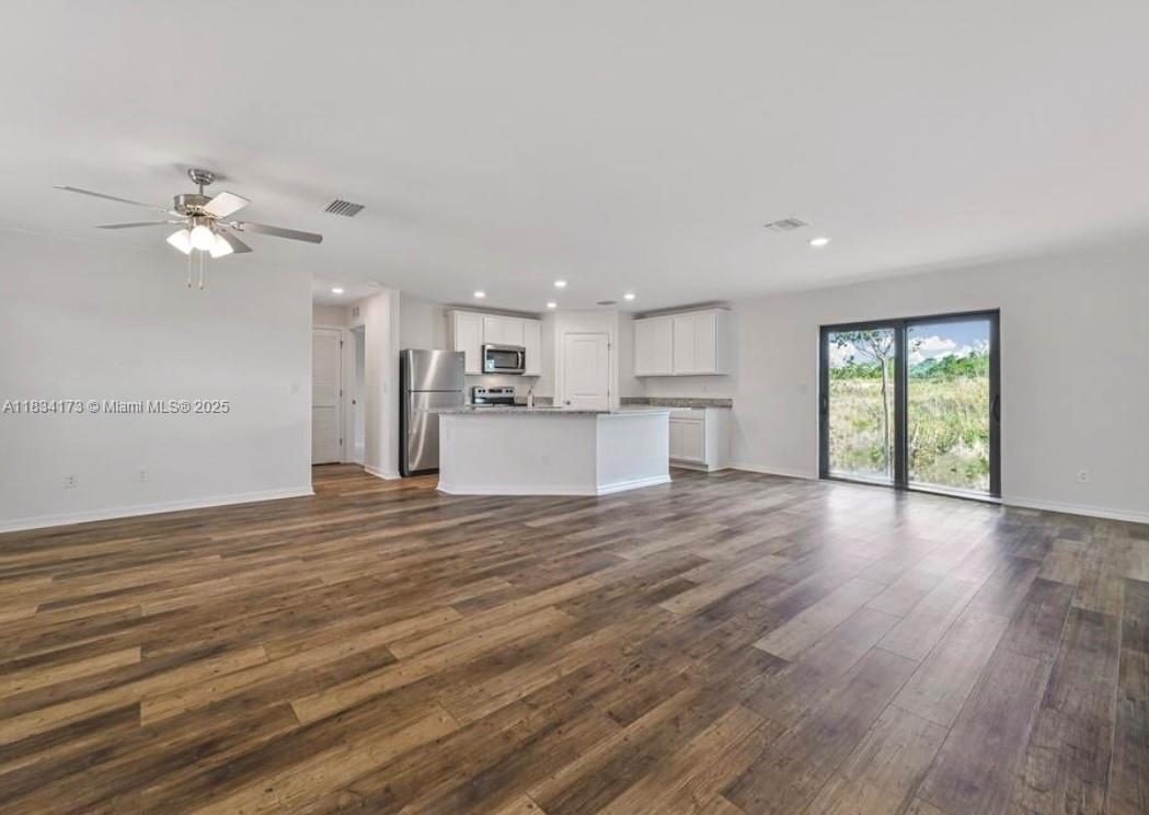 861 Winwood Cir, Fort Myers, Florida image 3