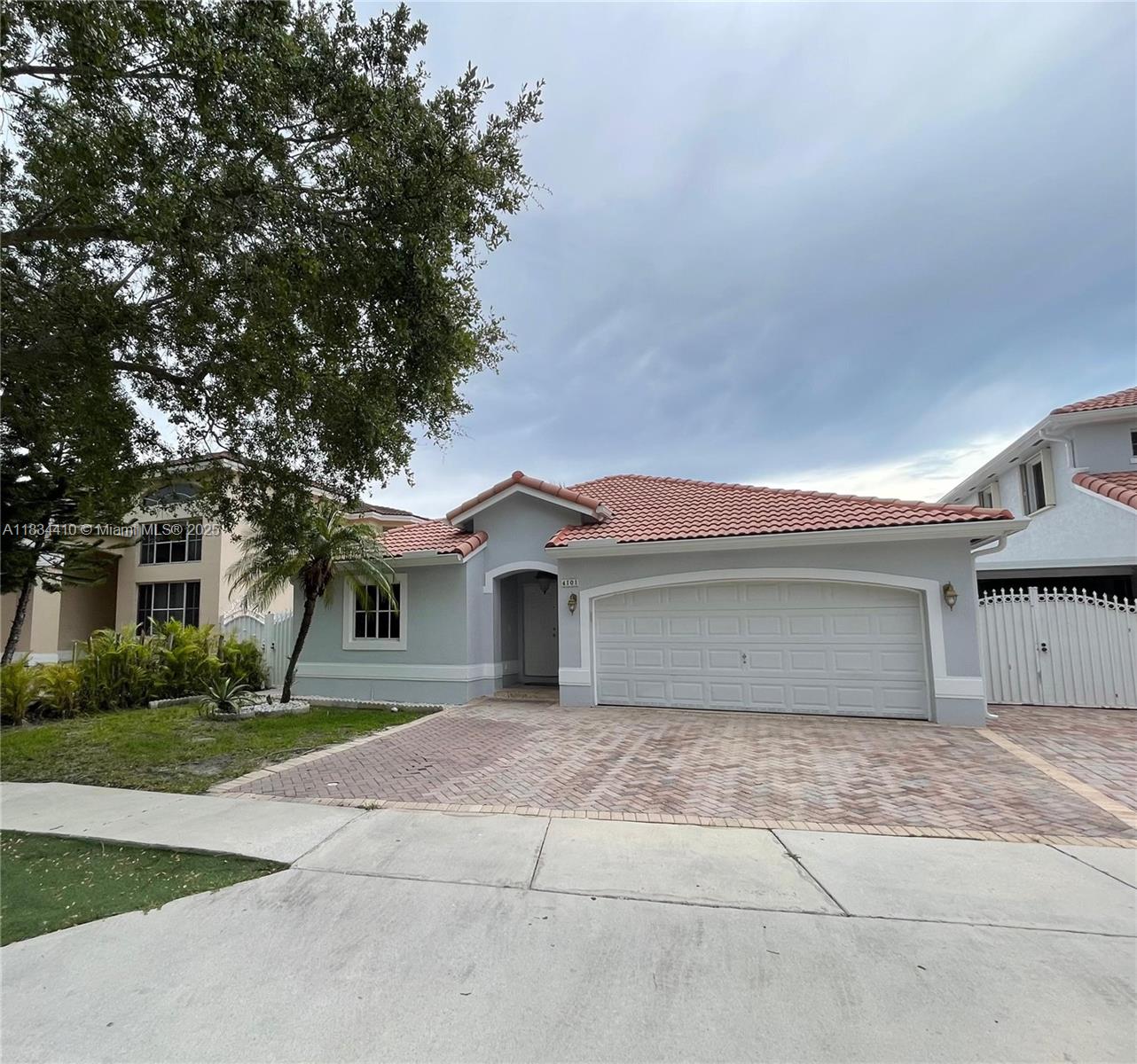 Property photo # 1