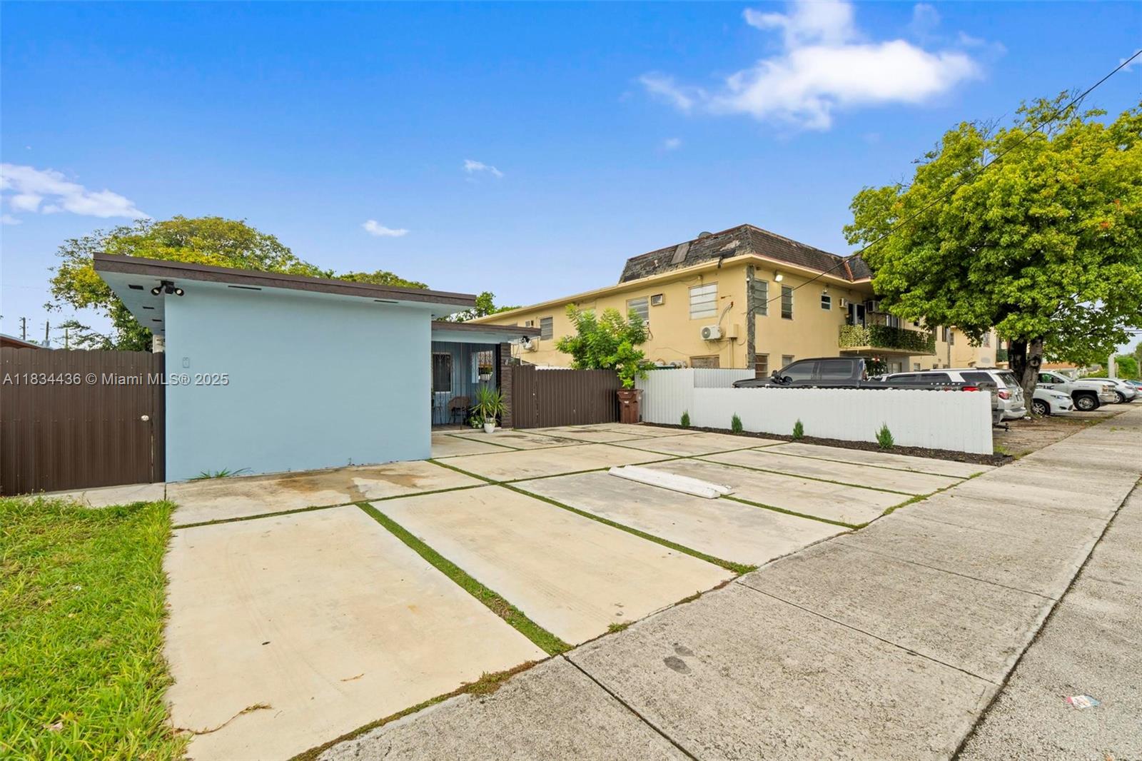 938 SE 12th St, Hialeah, Florida image 2