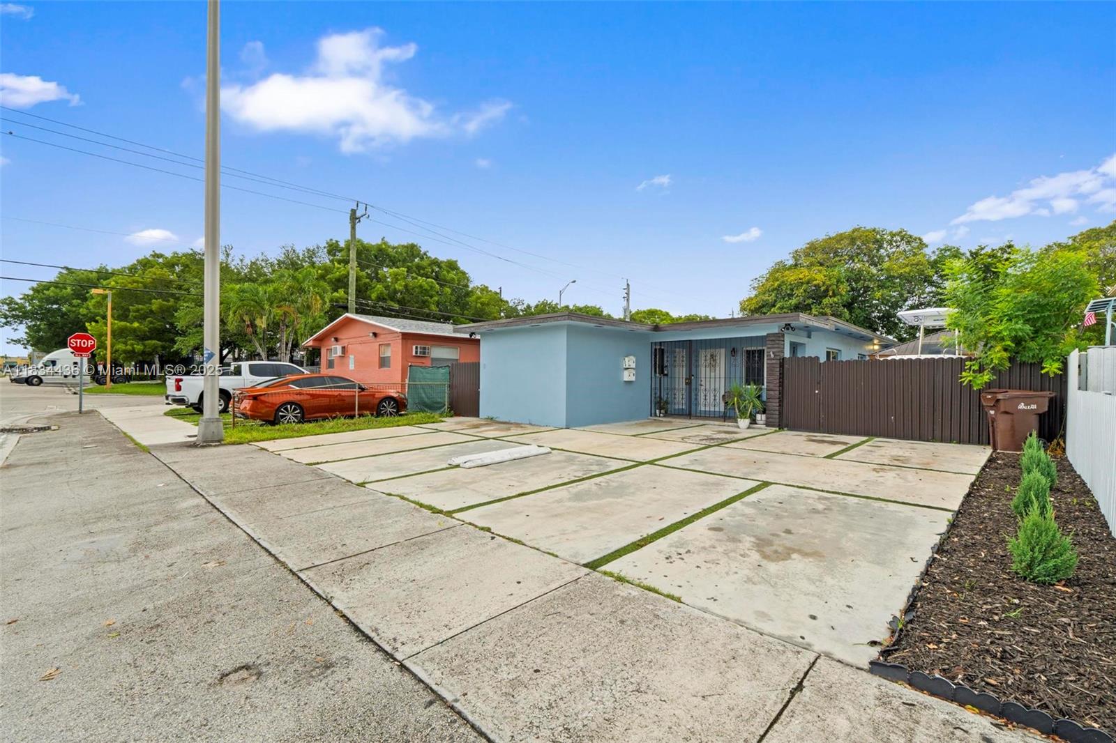 938 SE 12th St, Hialeah, Florida image 3