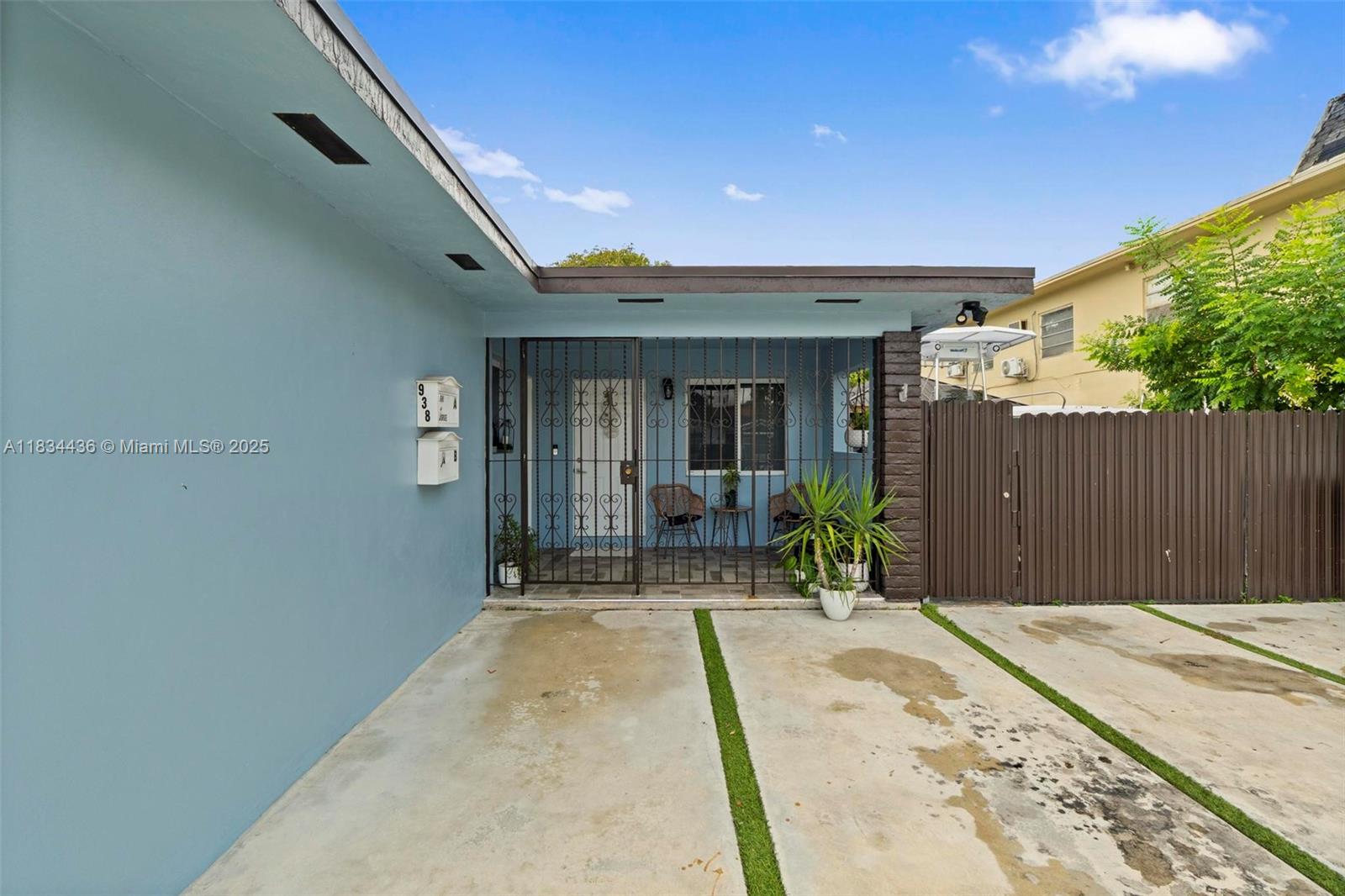 938 SE 12th St, Hialeah, Florida image 4