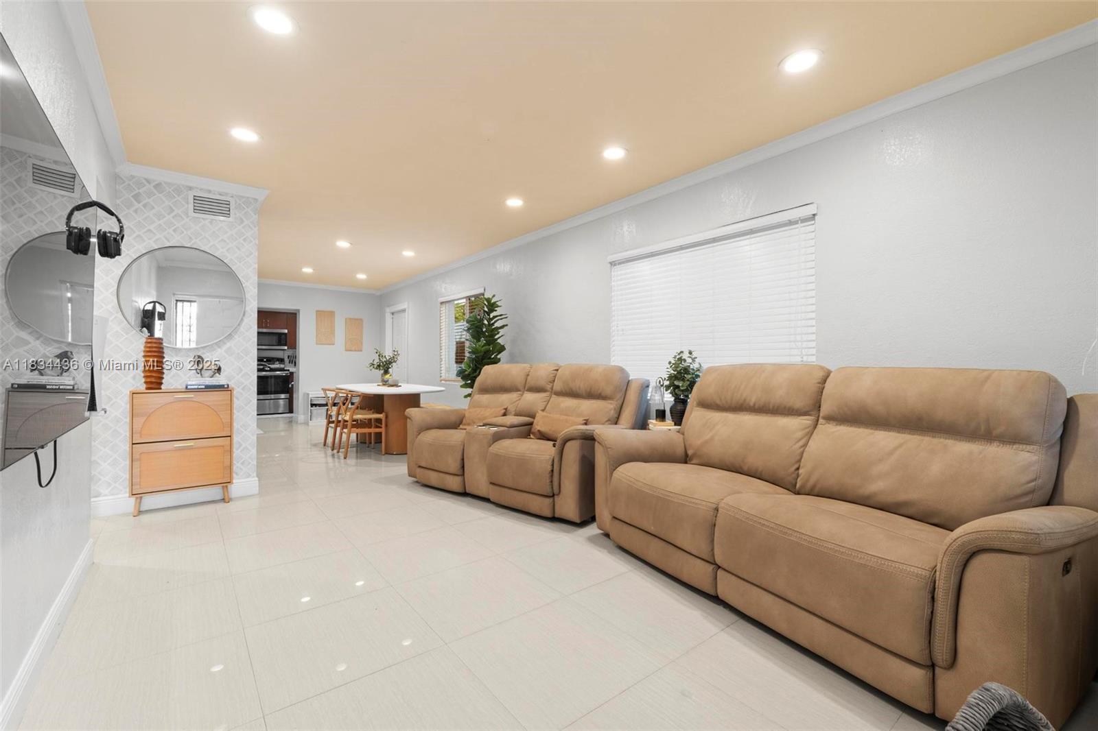 938 SE 12th St, Hialeah, Florida image 6