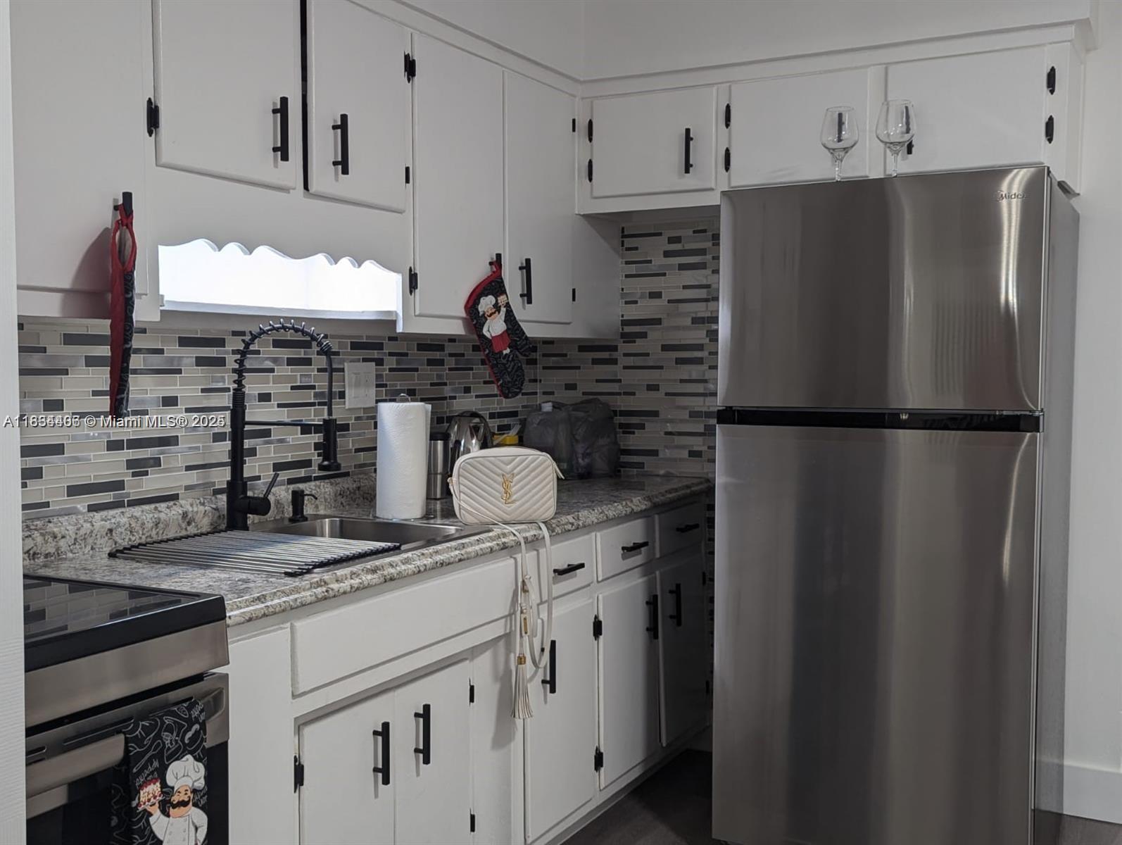 6137 Dewey St, Hollywood, Florida image 2