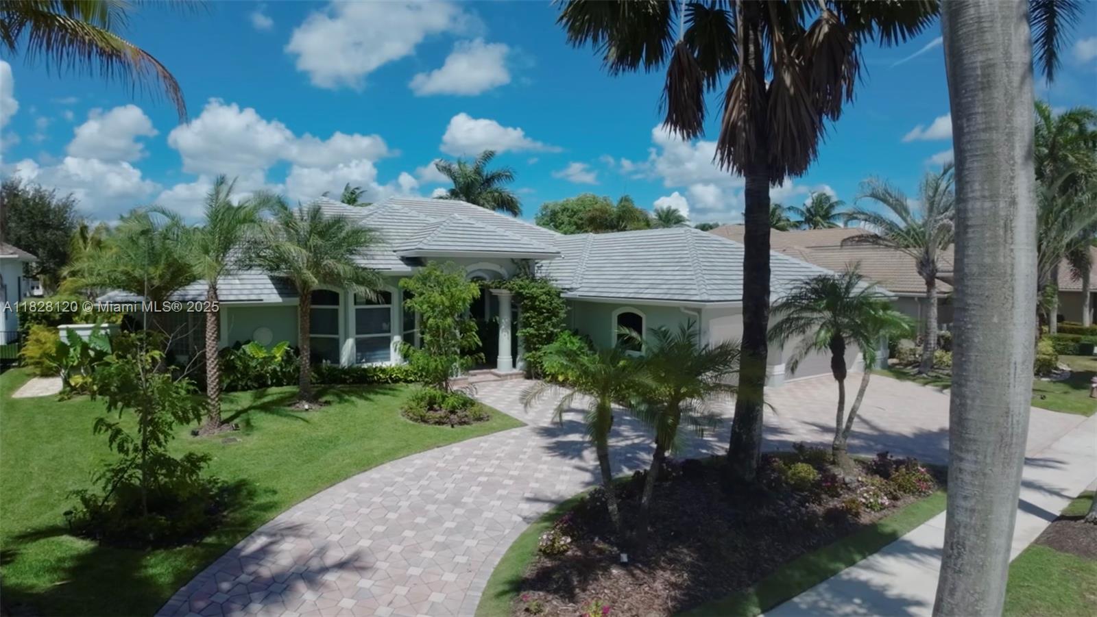 House for Sale in Weston, FL