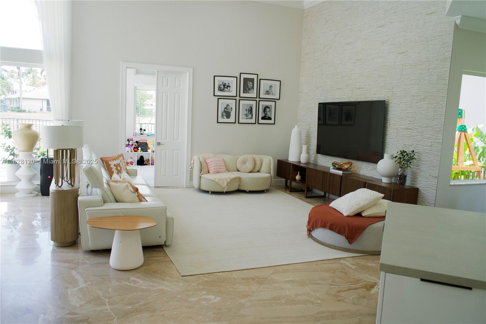 2493 Poinciana Dr, Weston, Florida image 11