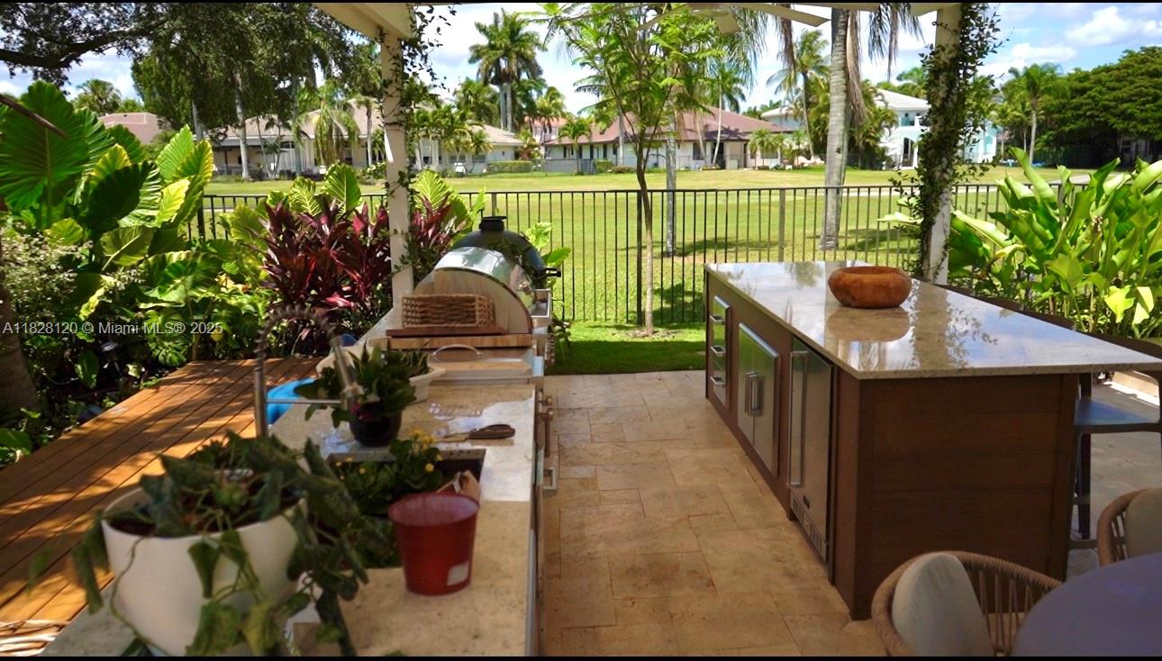 2493 Poinciana Dr, Weston, Florida image 13