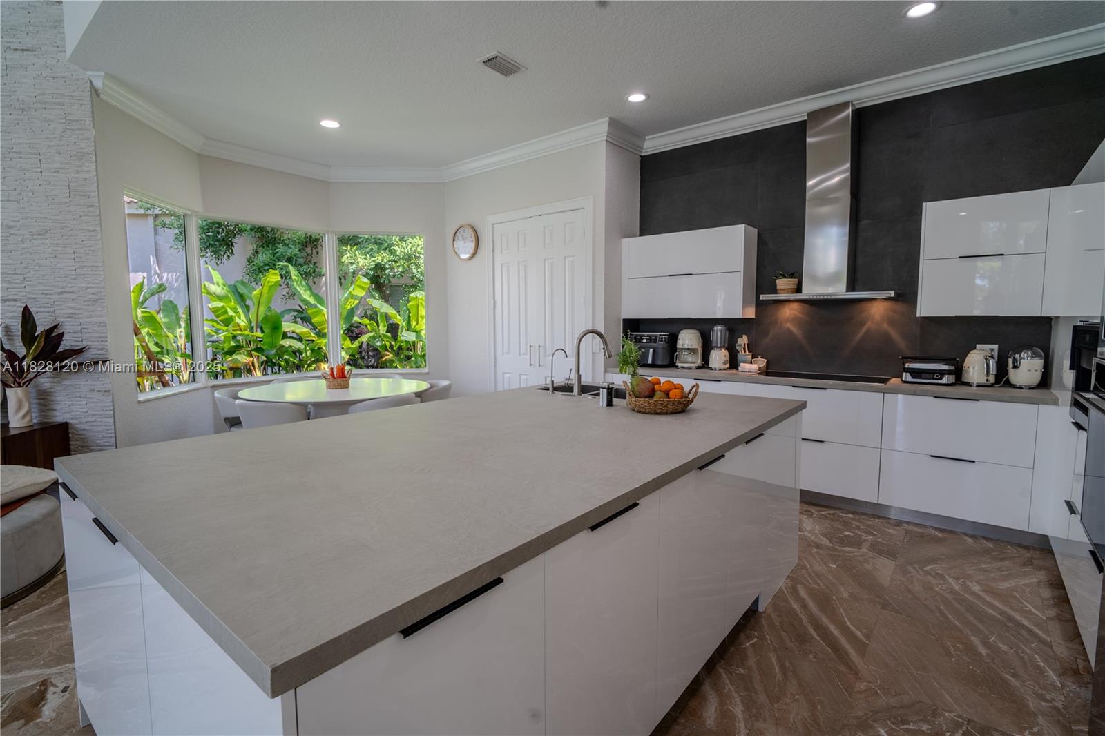 2493 Poinciana Dr, Weston, Florida image 14