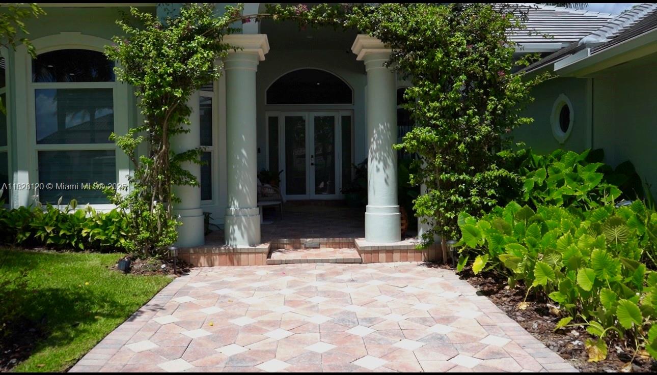 2493 Poinciana Dr, Weston, Florida image 3