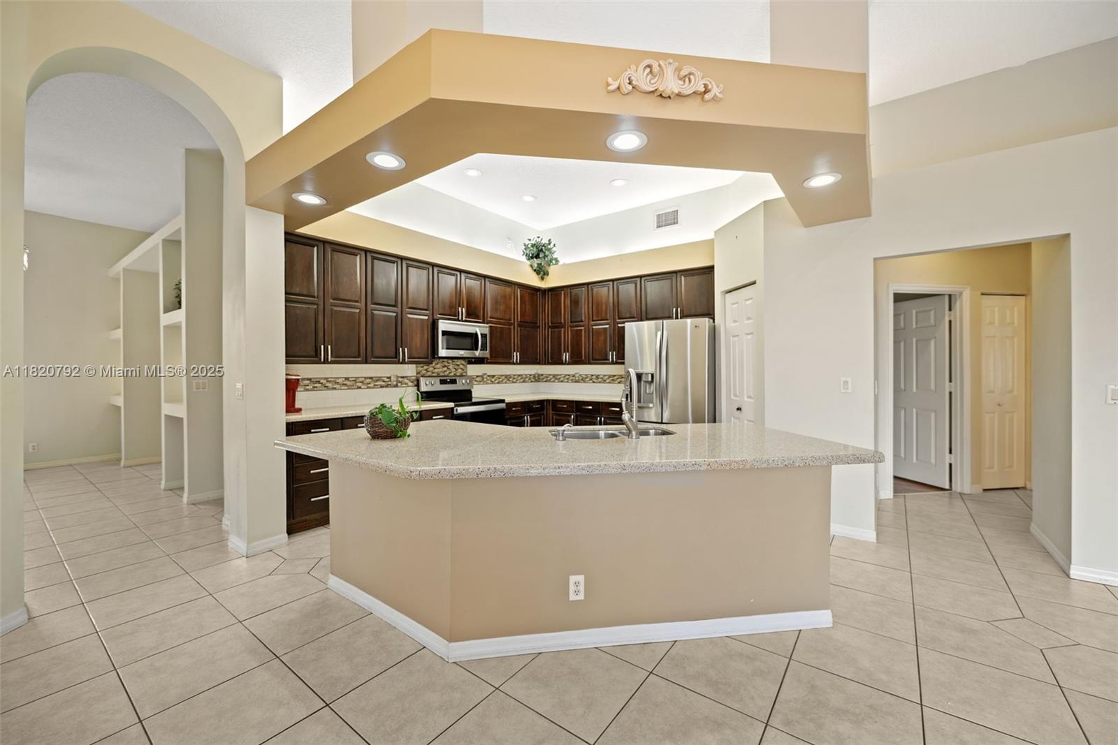 6946 Mariposa Cir Ct, Pembroke Pines, Florida image 13