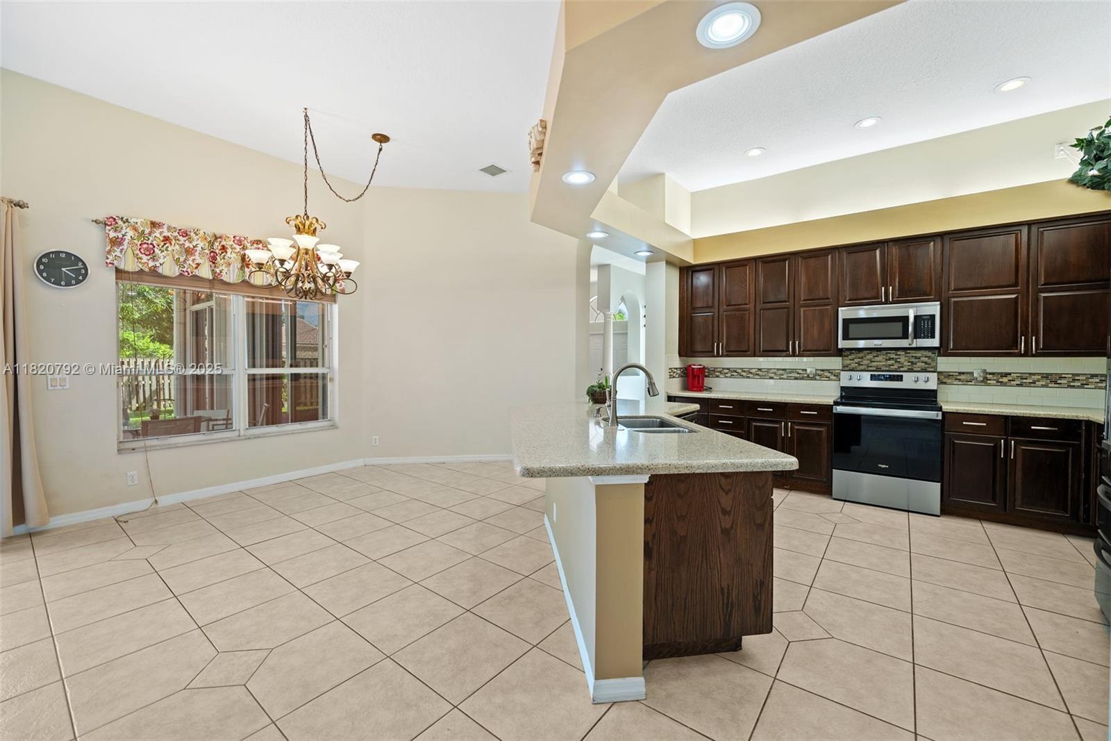 6946 Mariposa Cir Ct, Pembroke Pines, Florida image 14