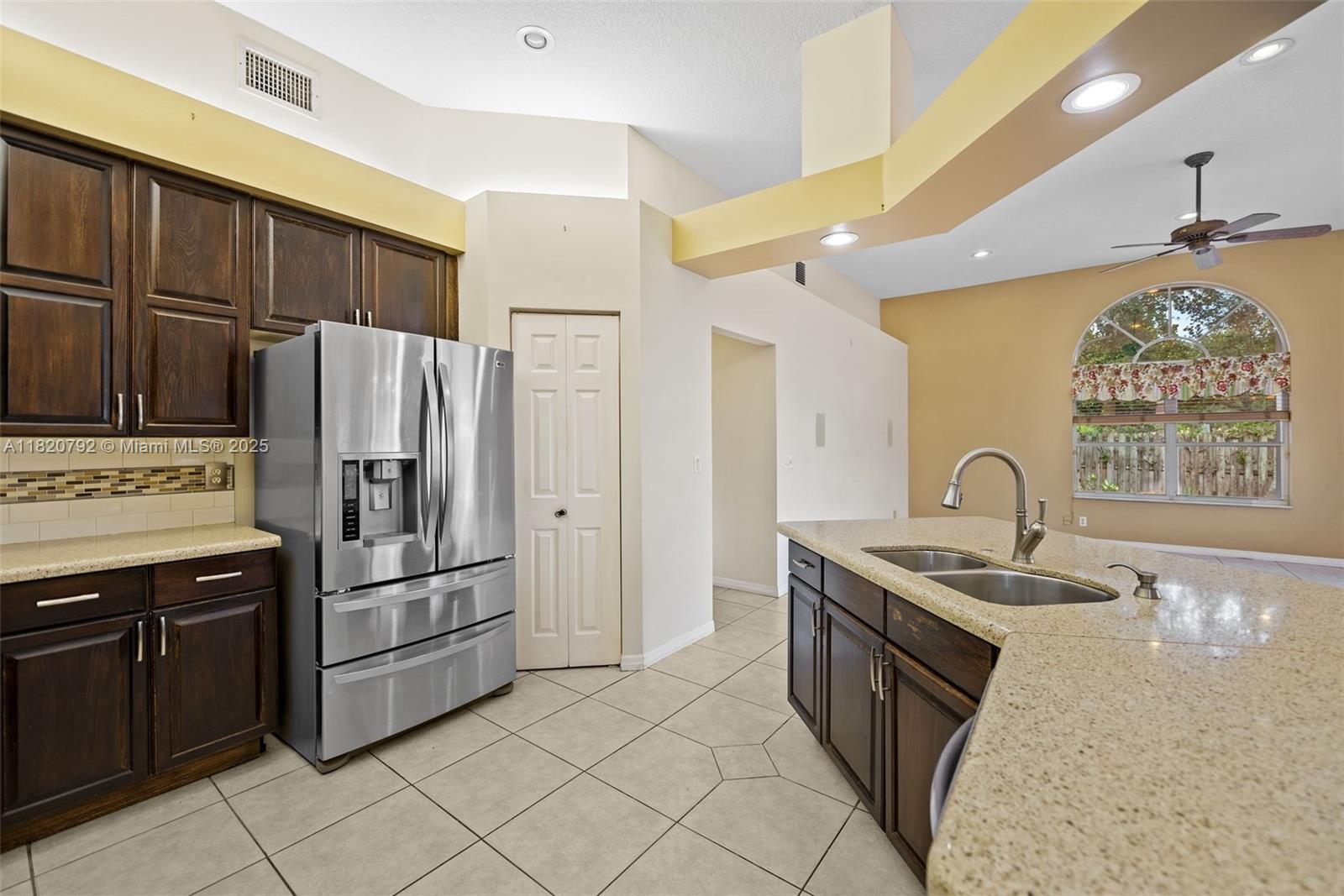 6946 Mariposa Cir Ct, Pembroke Pines, Florida image 15