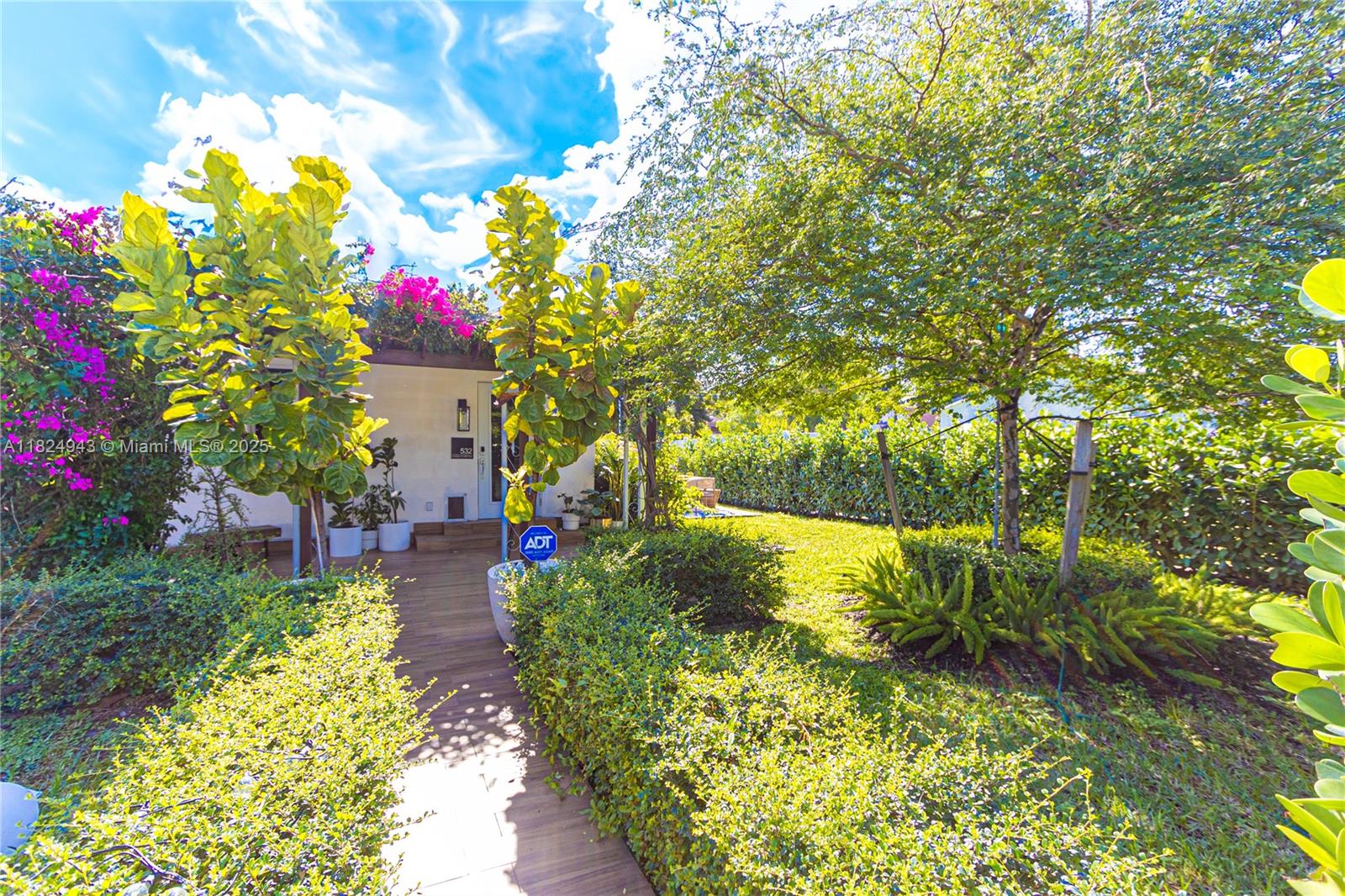 532 NW 100th St, Miami, Florida image 5