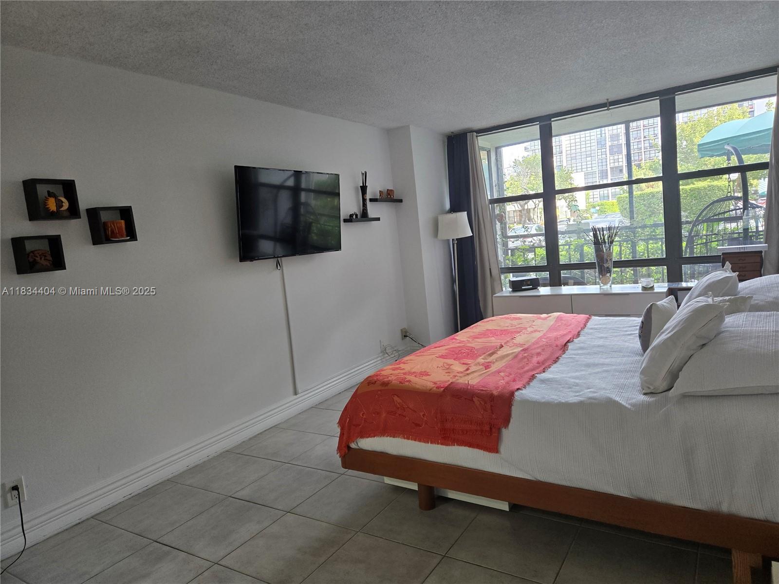 1000 Parkview Dr #114, Hallandale Beach, Florida image 11