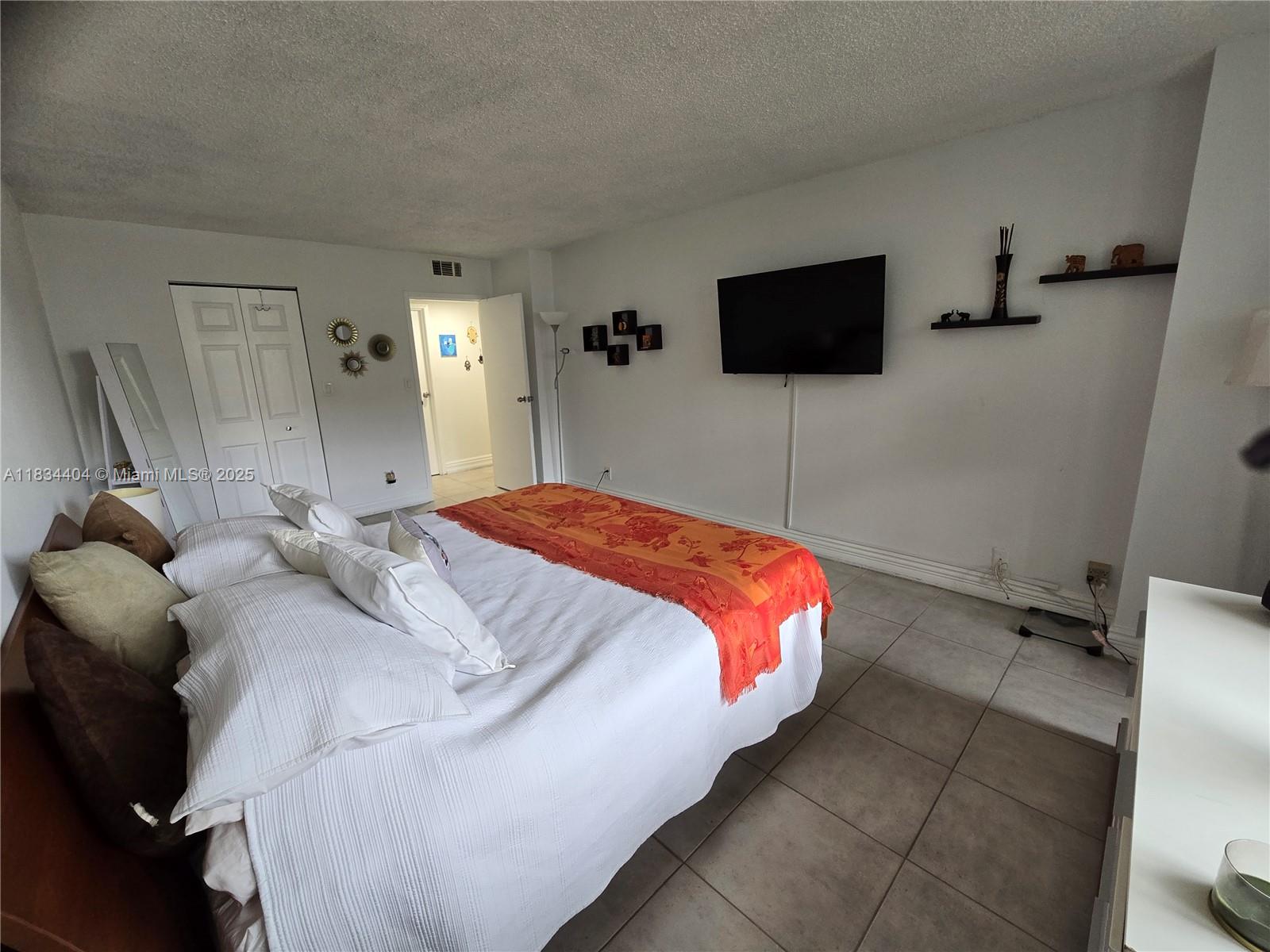 1000 Parkview Dr #114, Hallandale Beach, Florida image 12
